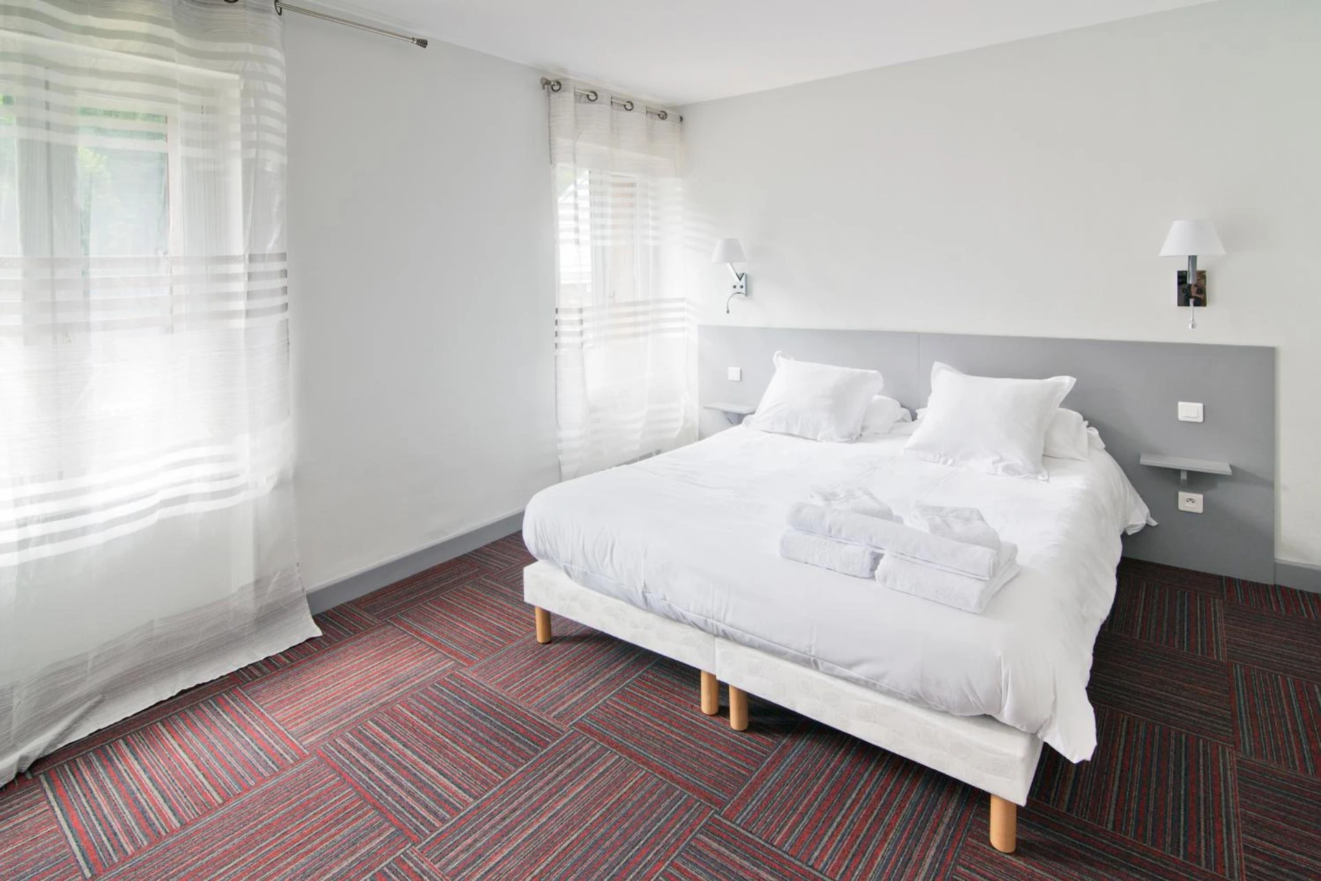 Chambre disponible pour un séminaire d'entreprise à Auberge Le Cantou - Hôtel Roche - Orcival