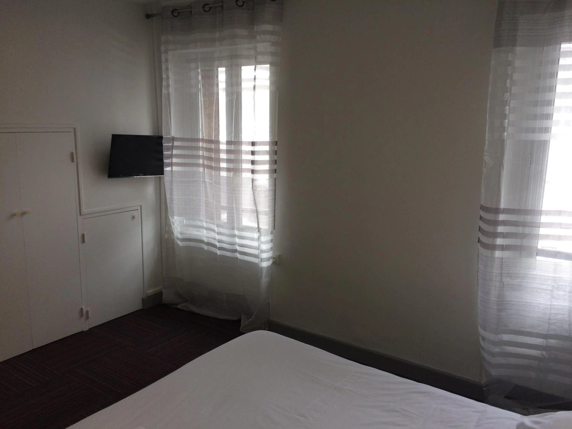 Chambre disponible pour un séminaire d'entreprise à Auberge Le Cantou - Hôtel Roche - Orcival