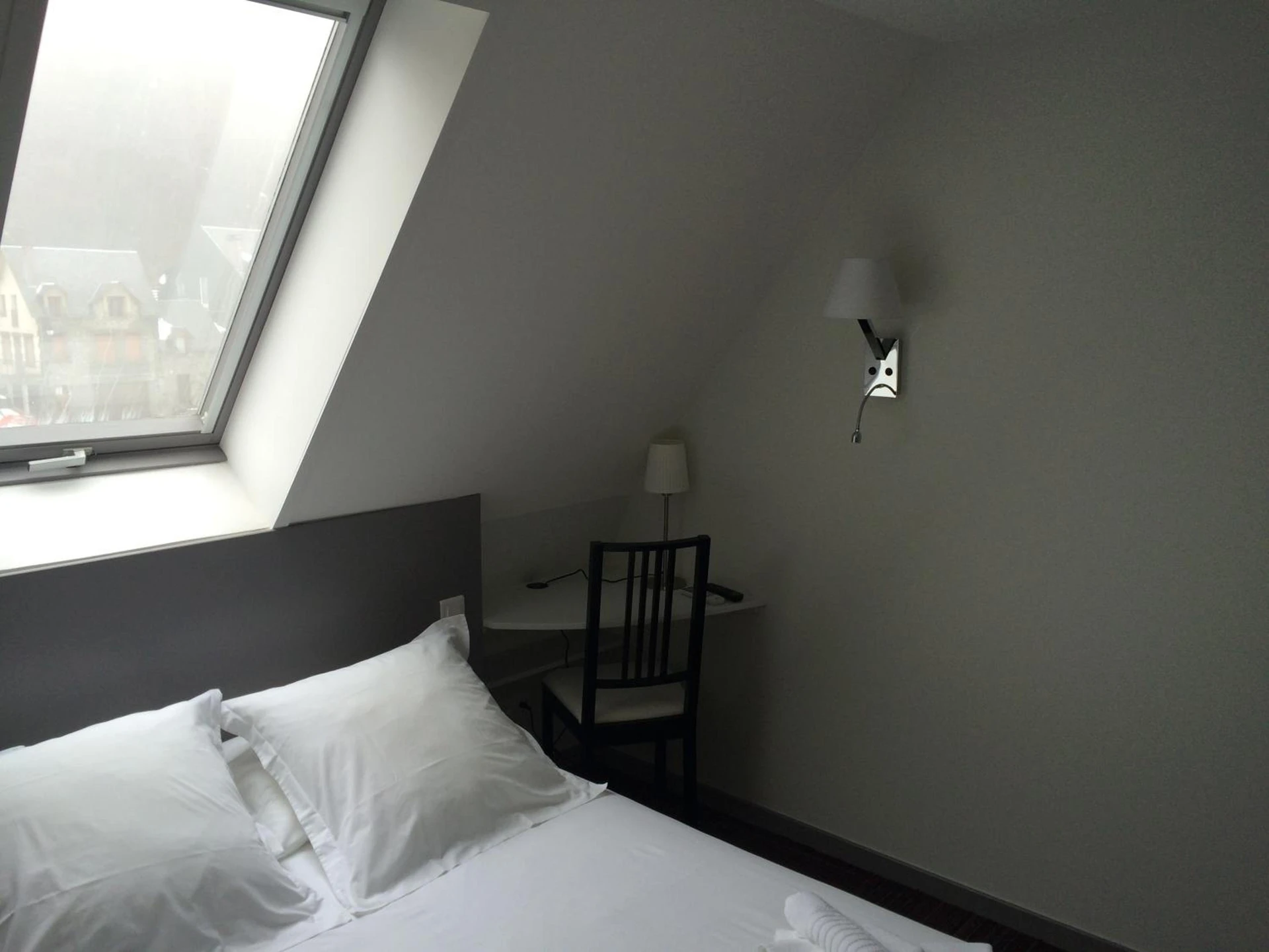 Magnifique chambre pour un séminaire d'entreprise à Auberge Le Cantou - Hôtel Roche - Orcival