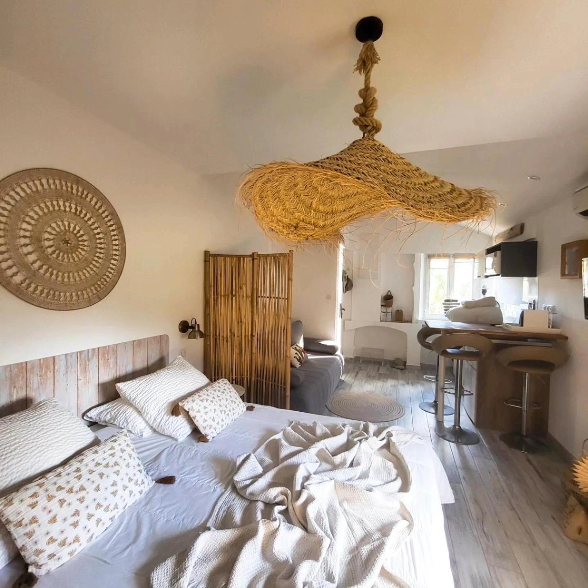 Chambre disponible pour un séminaire d'entreprise à Hôtel Auberge Provençale - Clermont-Ferrand