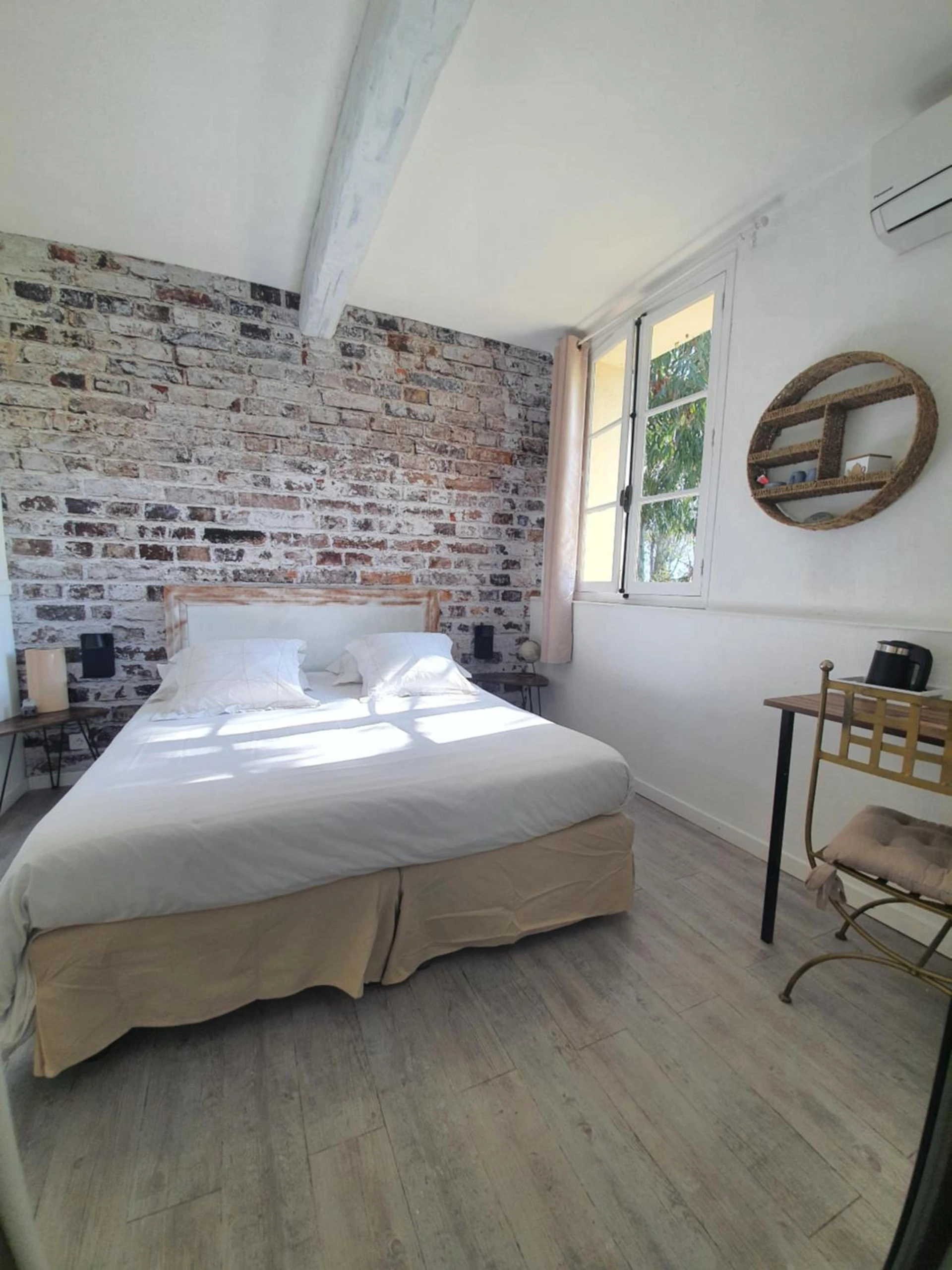 Chambre disponible pour un séminaire d'entreprise à Hôtel Auberge Provençale - Clermont-Ferrand