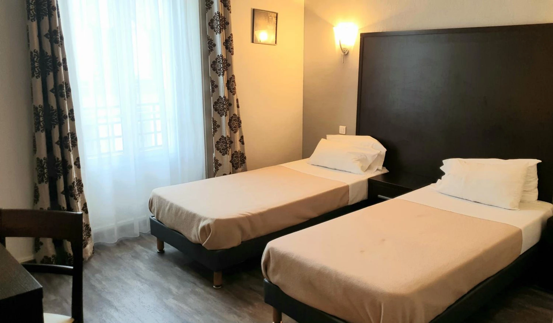 Chambre disponible pour un séminaire d'entreprise à Brit Hotel Confort Auclair - Bayeux