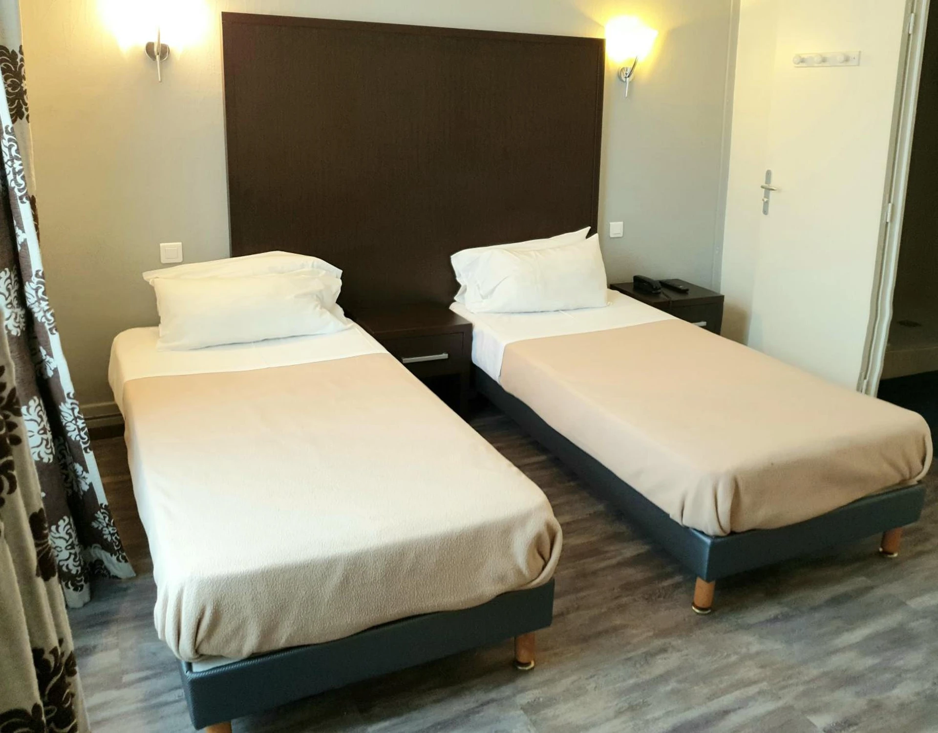 Chambre disponible pour un séminaire d'entreprise à Brit Hotel Confort Auclair - Bayeux