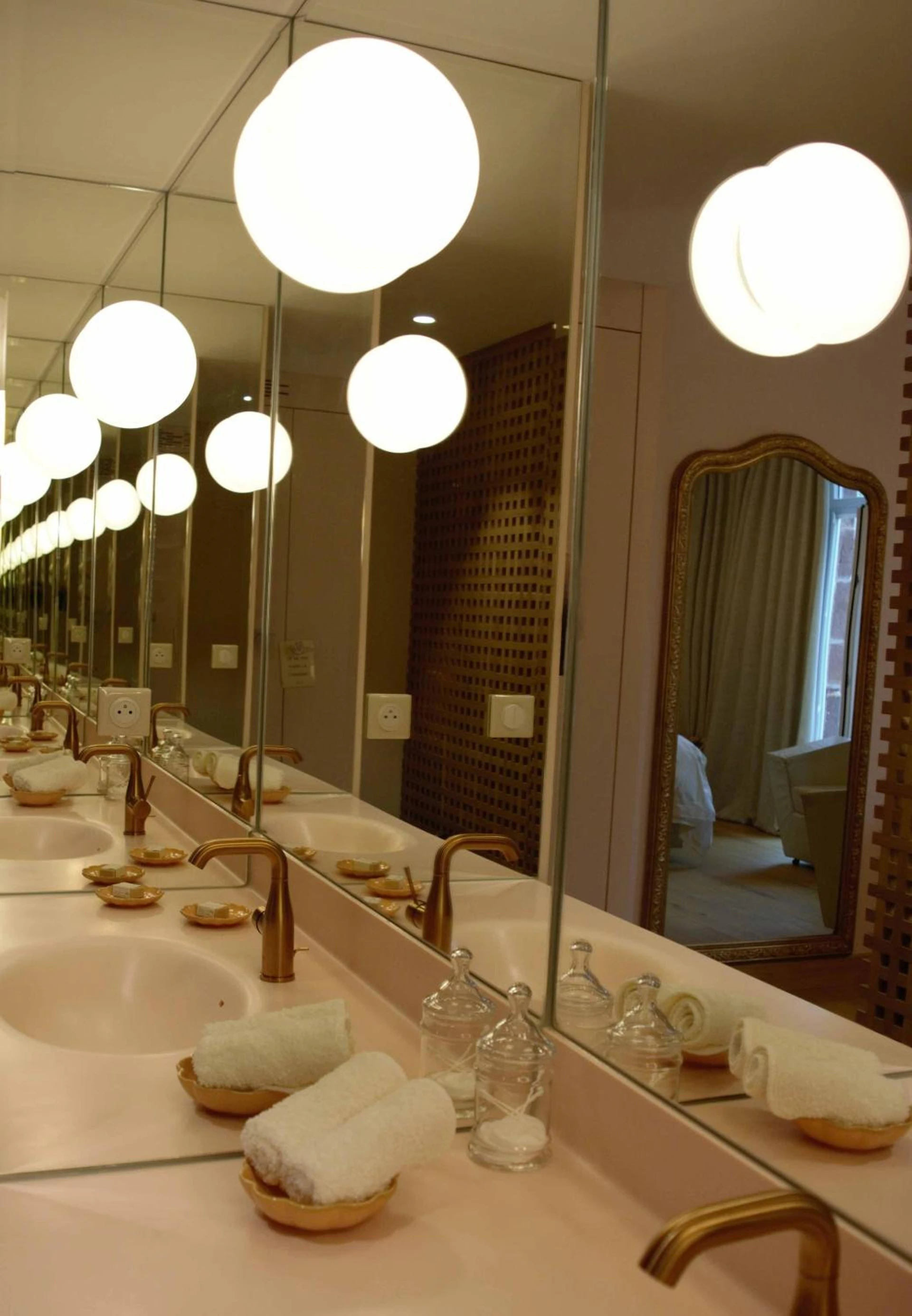 Chambre à Hôtel Restaurant Auprès d'Angèle - Organiser un séminaire d'entreprise à Beaune