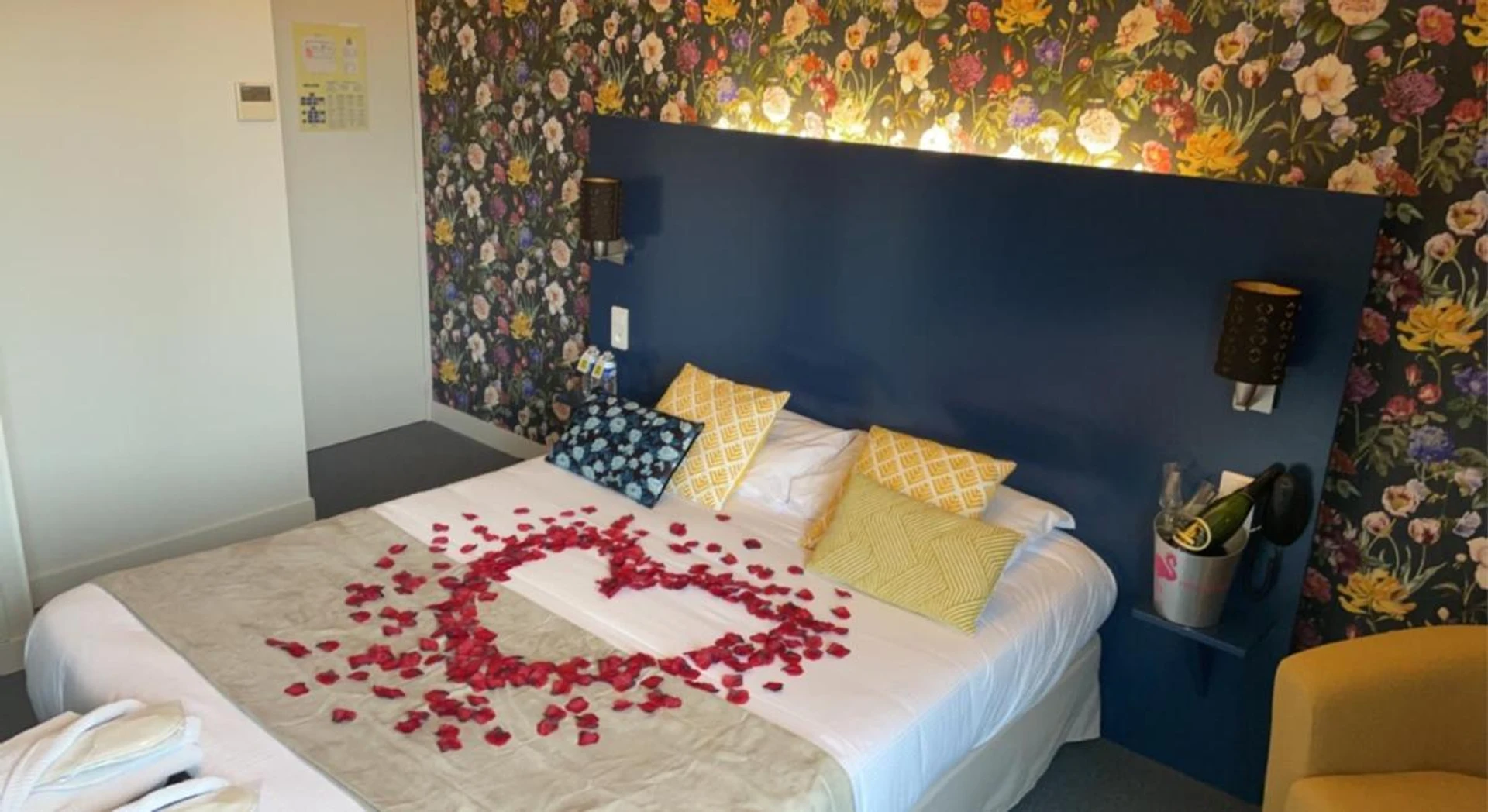 Chambre disponible pour un séminaire d'entreprise à Logis hôtel Aux Berges de l'Aveyron - Bollène