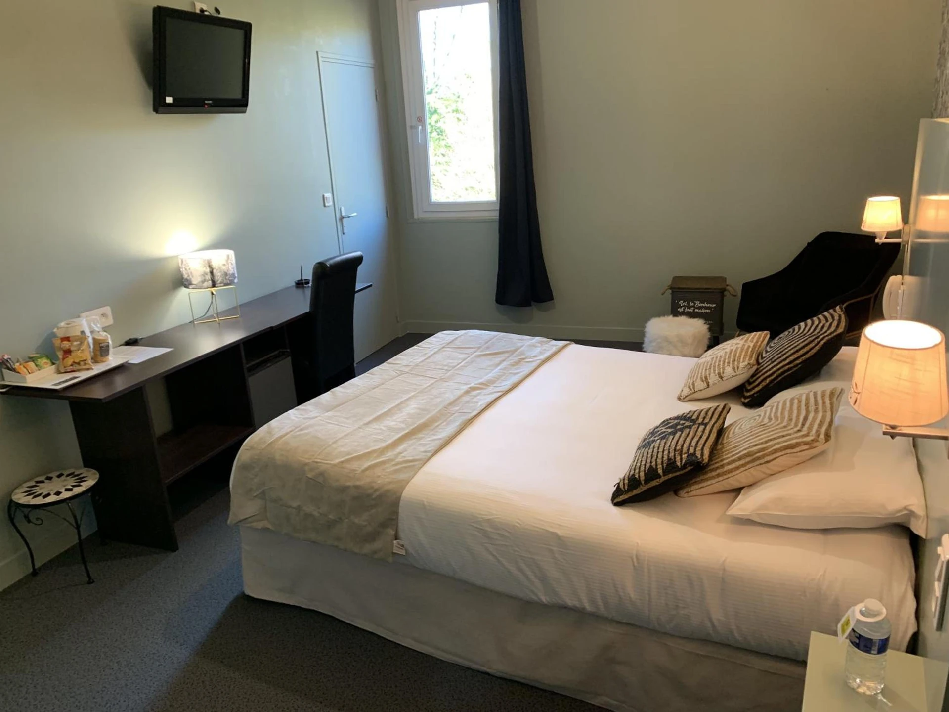 Magnifique chambre pour un séminaire d'entreprise à Logis hôtel Aux Berges de l'Aveyron - Bollène