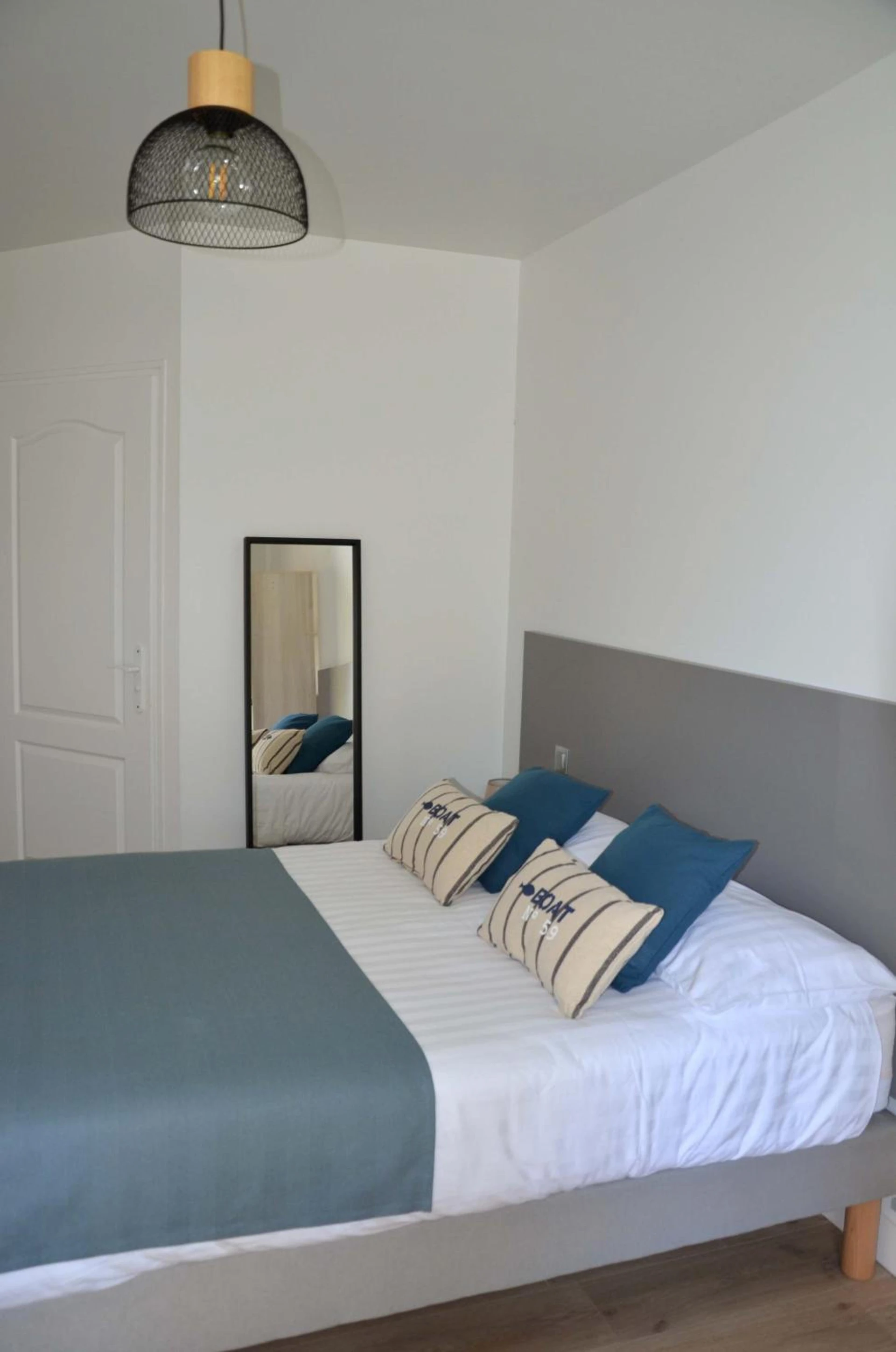 Chambre disponible pour un séminaire d'entreprise à Hotel Aux Rochers de l'Ocean - Mérignac