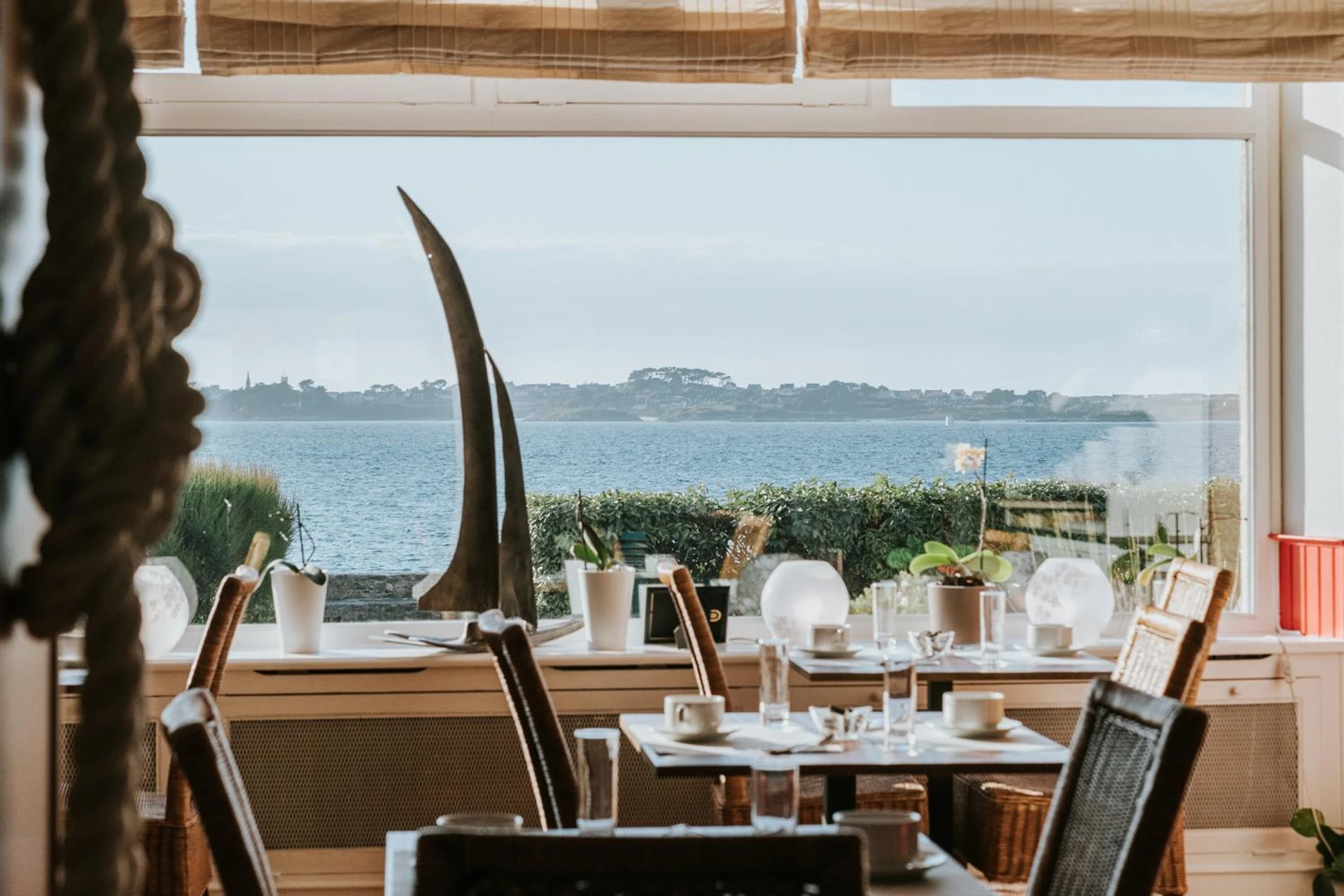 Chambre à Hôtel Aux Tamaris - Vue Mer - Organiser un séminaire d'entreprise à Pessac