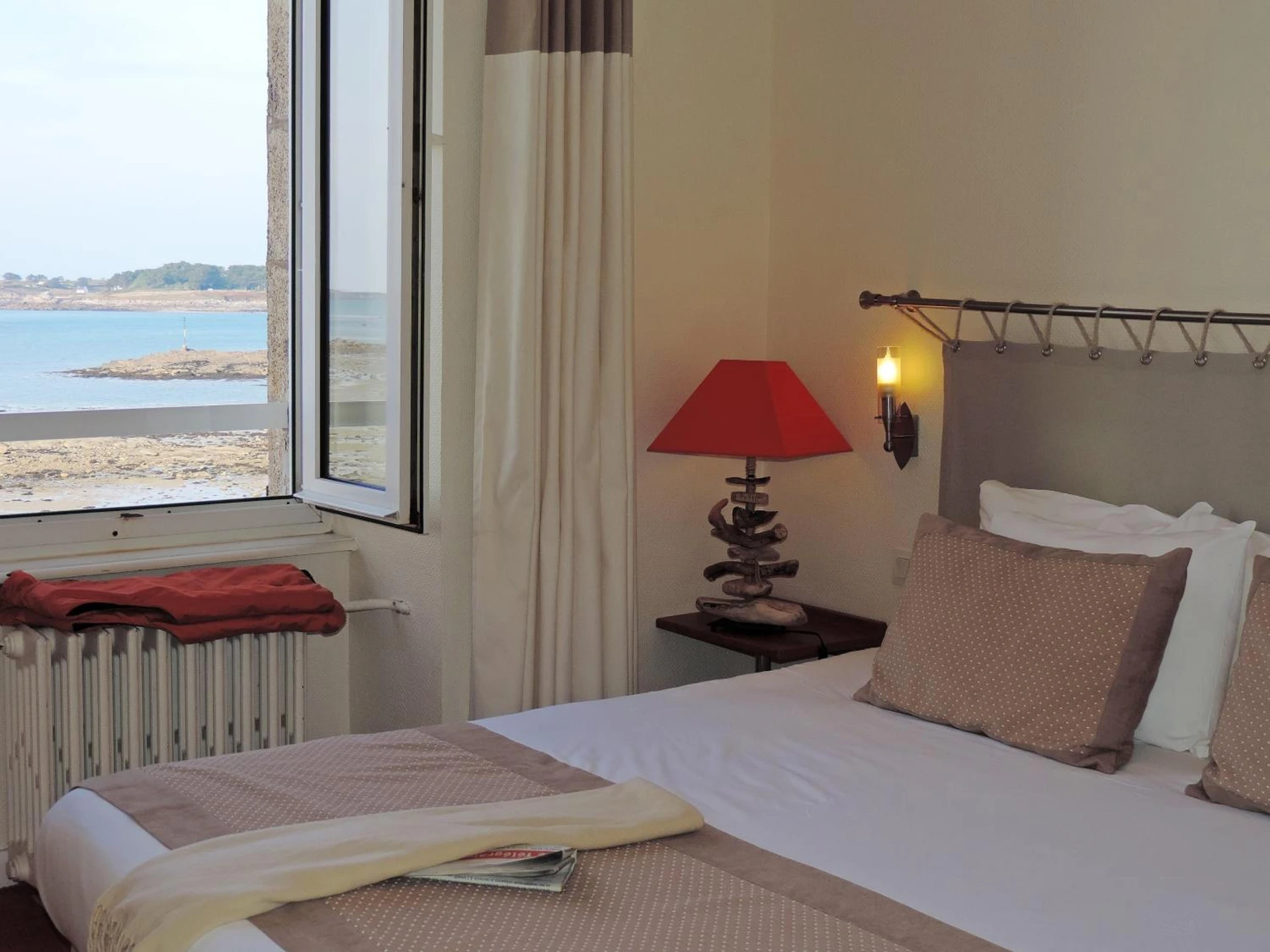 Chambre disponible pour un séminaire d'entreprise à Hôtel Aux Tamaris - Vue Mer - Pessac