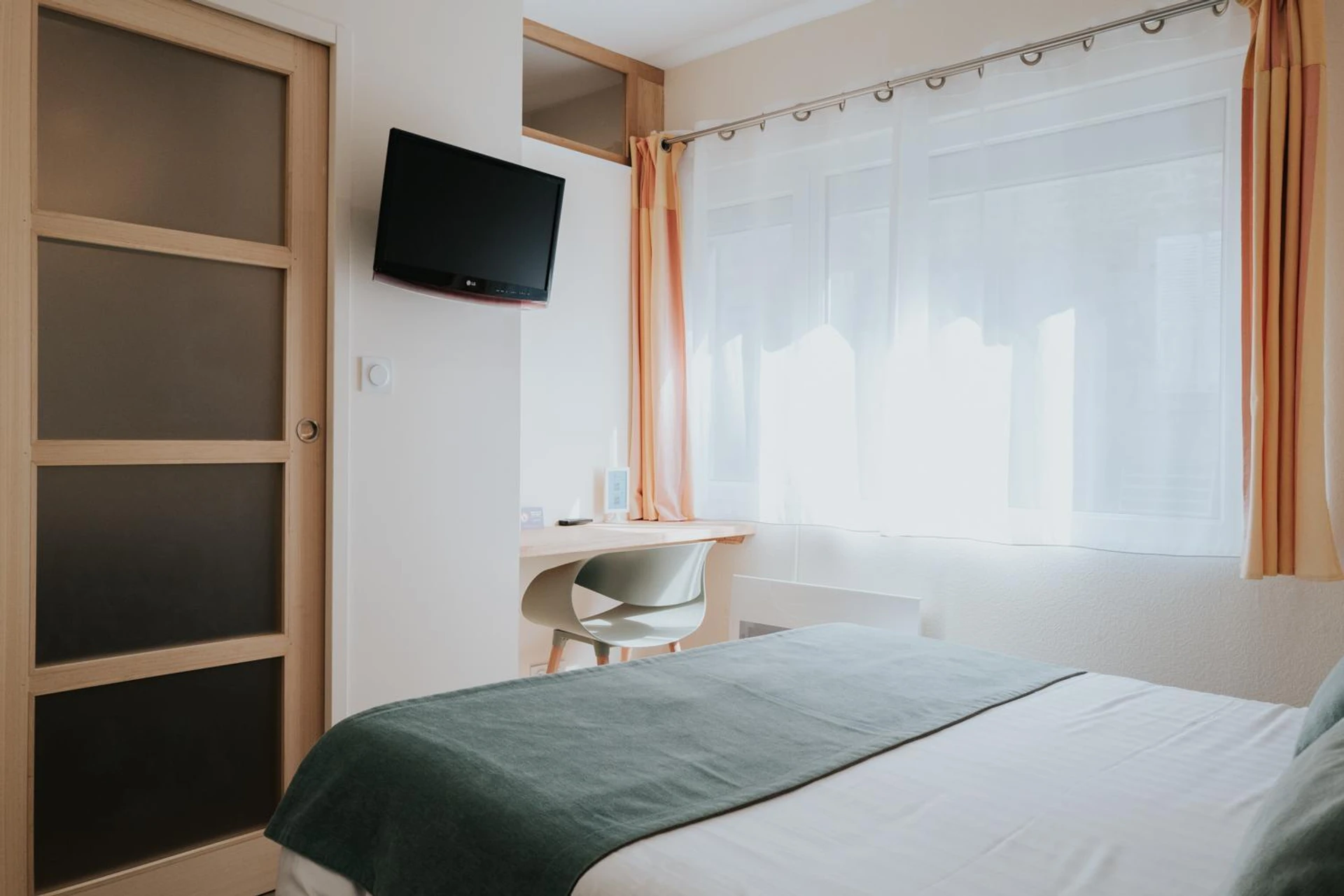 Magnifique chambre pour un séminaire d'entreprise à Hôtel Aux Tamaris - Vue Mer - Pessac