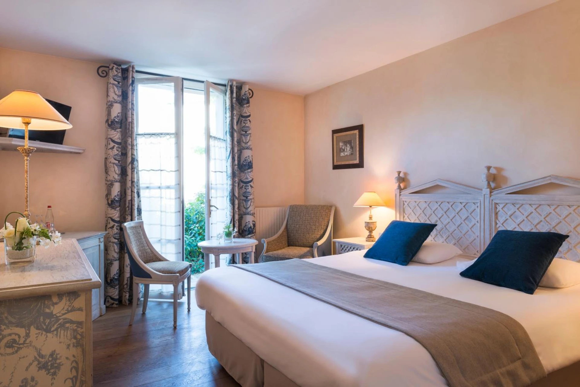 Chambre disponible pour un séminaire d'entreprise à Hôtel Aux Vieux Remparts, The Originals Relais - Perpignan