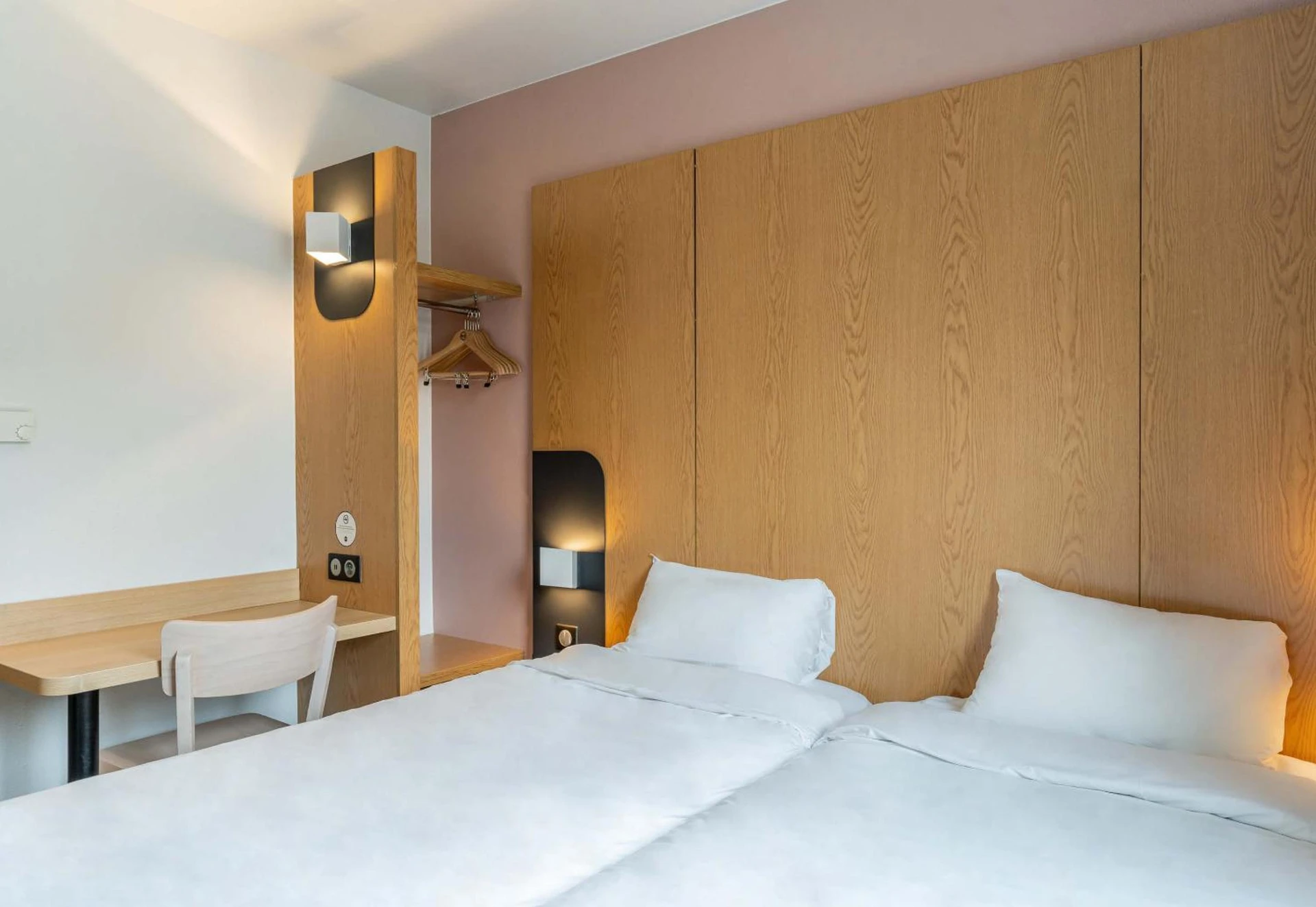 Chambre disponible pour un séminaire d'entreprise à B&B HOTEL Aix-en-Provence Le Tholonet - Chartres