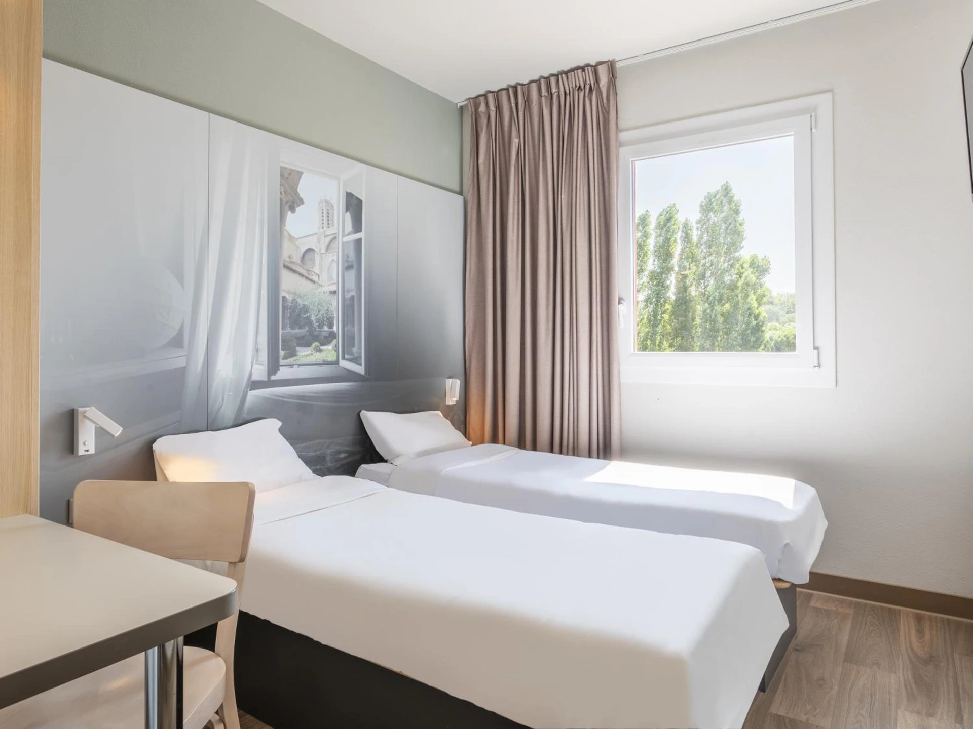 Ambiance de travail pour séminaire d'entreprise à B&B HOTEL Aix en Provence Venelles - Charleville-Mézières