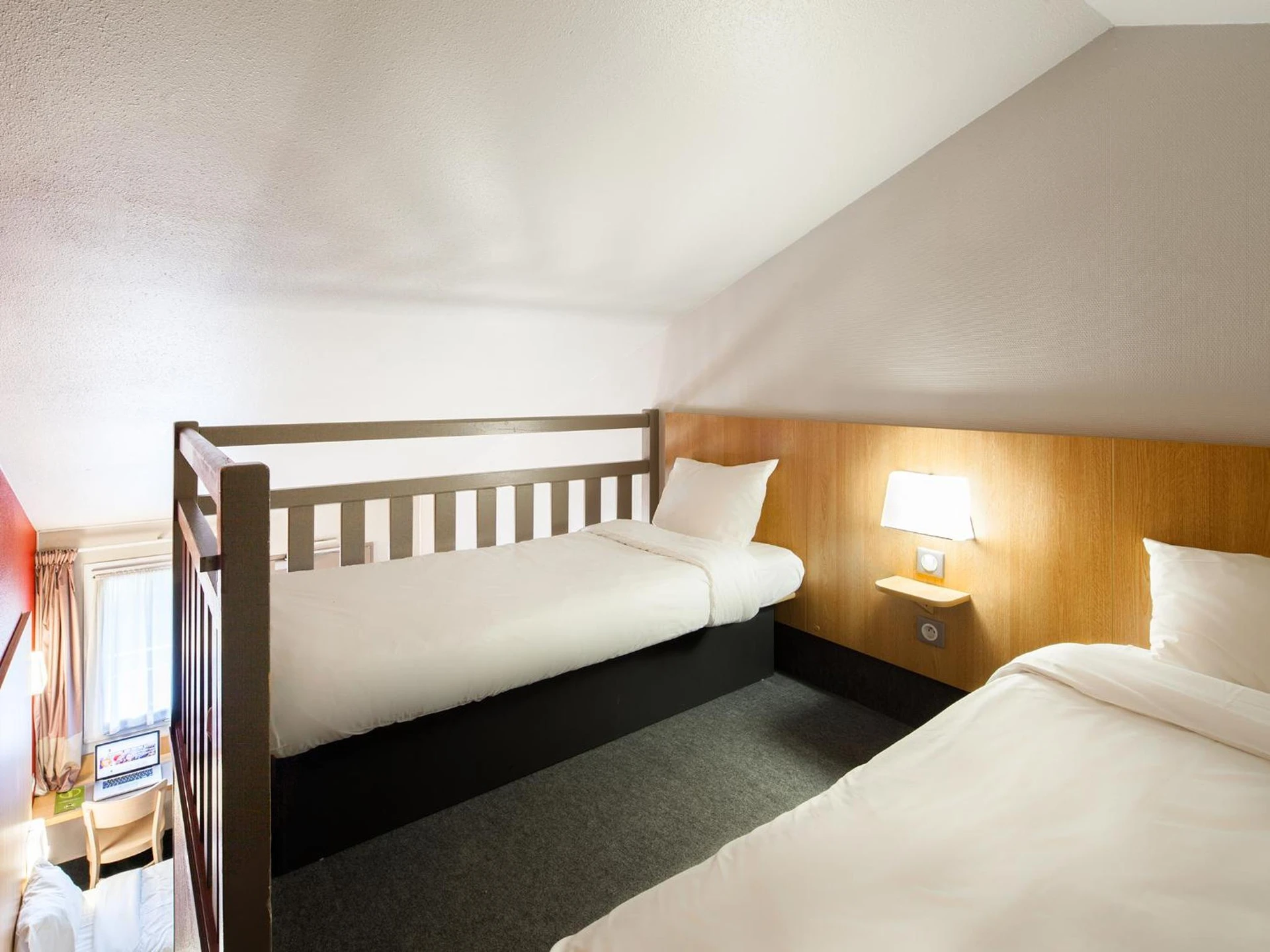 Magnifique chambre pour un séminaire d'entreprise à B&B HOTEL Amiens - Saint-Denis