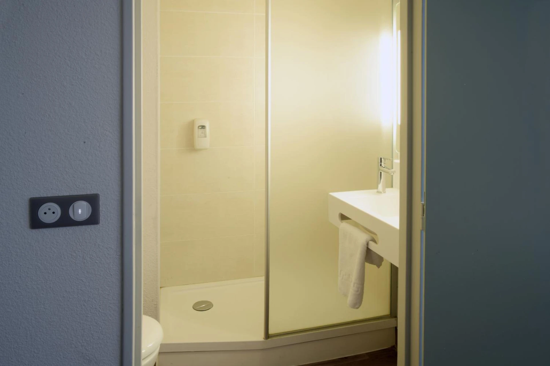 Chambre disponible pour un séminaire d'entreprise à B&B HOTEL Angoulême - Le Gond-Pontouvre