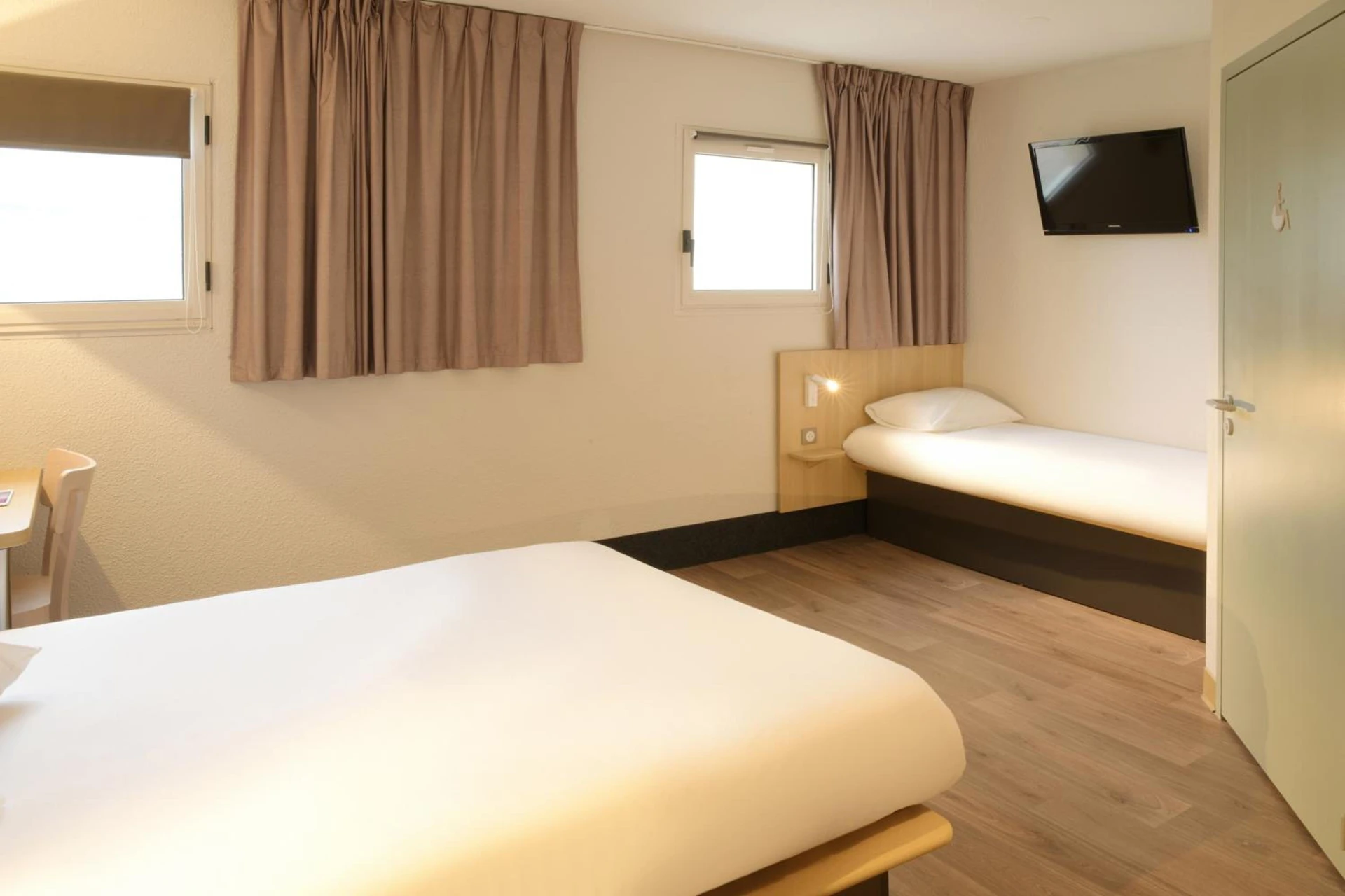 Magnifique chambre pour un séminaire d'entreprise à B&B HOTEL Angoulême - Le Gond-Pontouvre