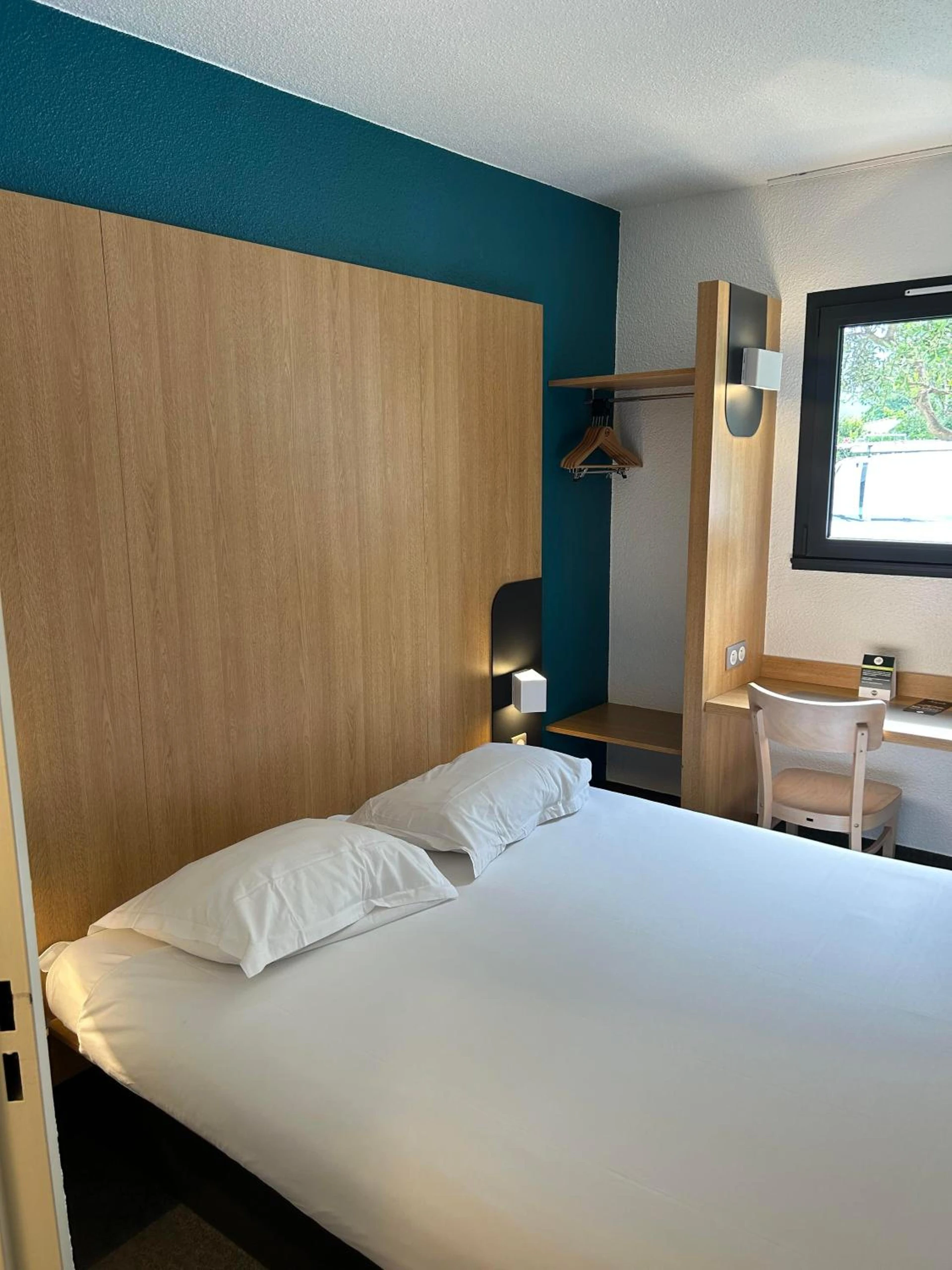 Chambre disponible pour un séminaire d'entreprise à B&B HOTEL Aubagne Gémenos - Clermont-Ferrand