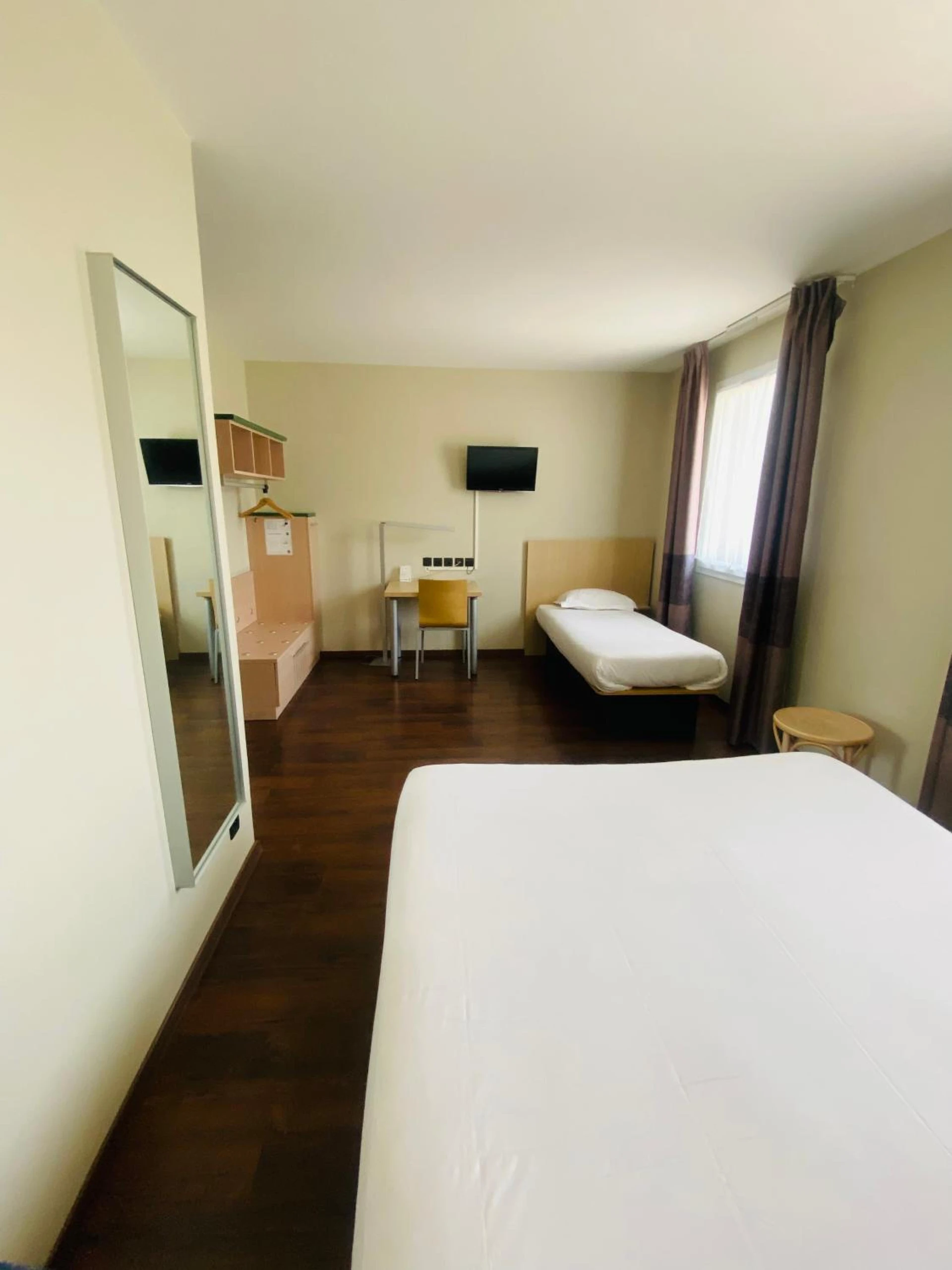 Chambre disponible pour un séminaire d'entreprise à B&B HOTEL Aubagne Gémenos - Clermont-Ferrand
