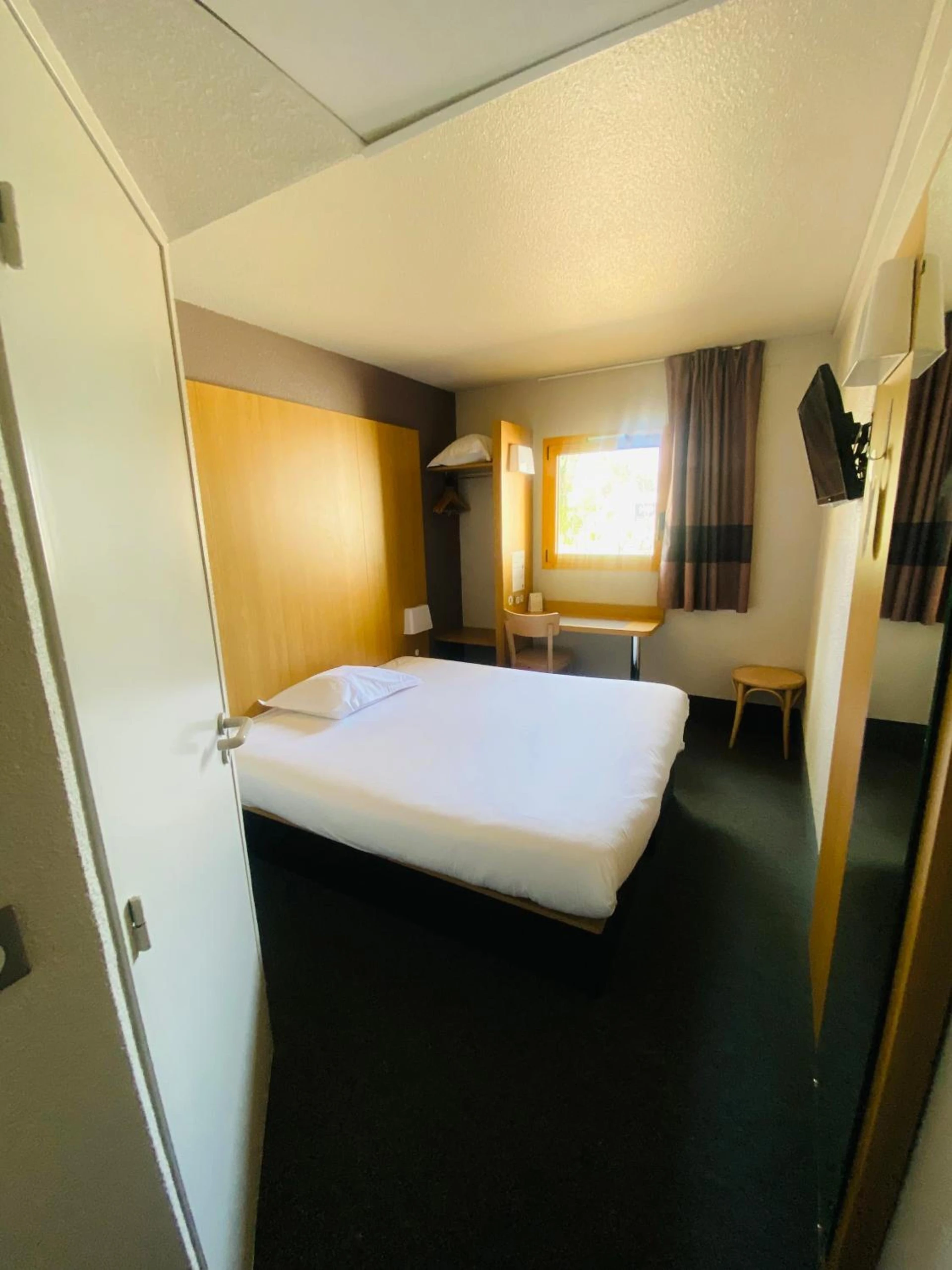 Chambre disponible pour un séminaire d'entreprise à B&B HOTEL Aubagne Gémenos - Clermont-Ferrand