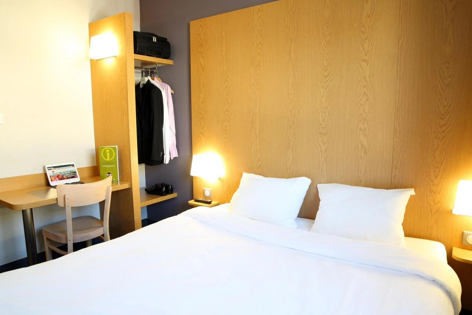 Magnifique chambre pour un séminaire d'entreprise à B&B HOTEL Aubagne Gémenos - Clermont-Ferrand