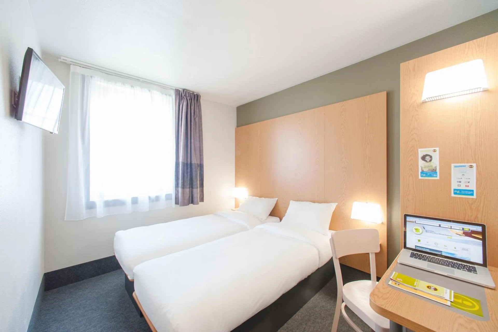 Magnifique chambre pour un séminaire d'entreprise à B&B HOTEL Aubenas - Saint-Didier-sous-Aubenas