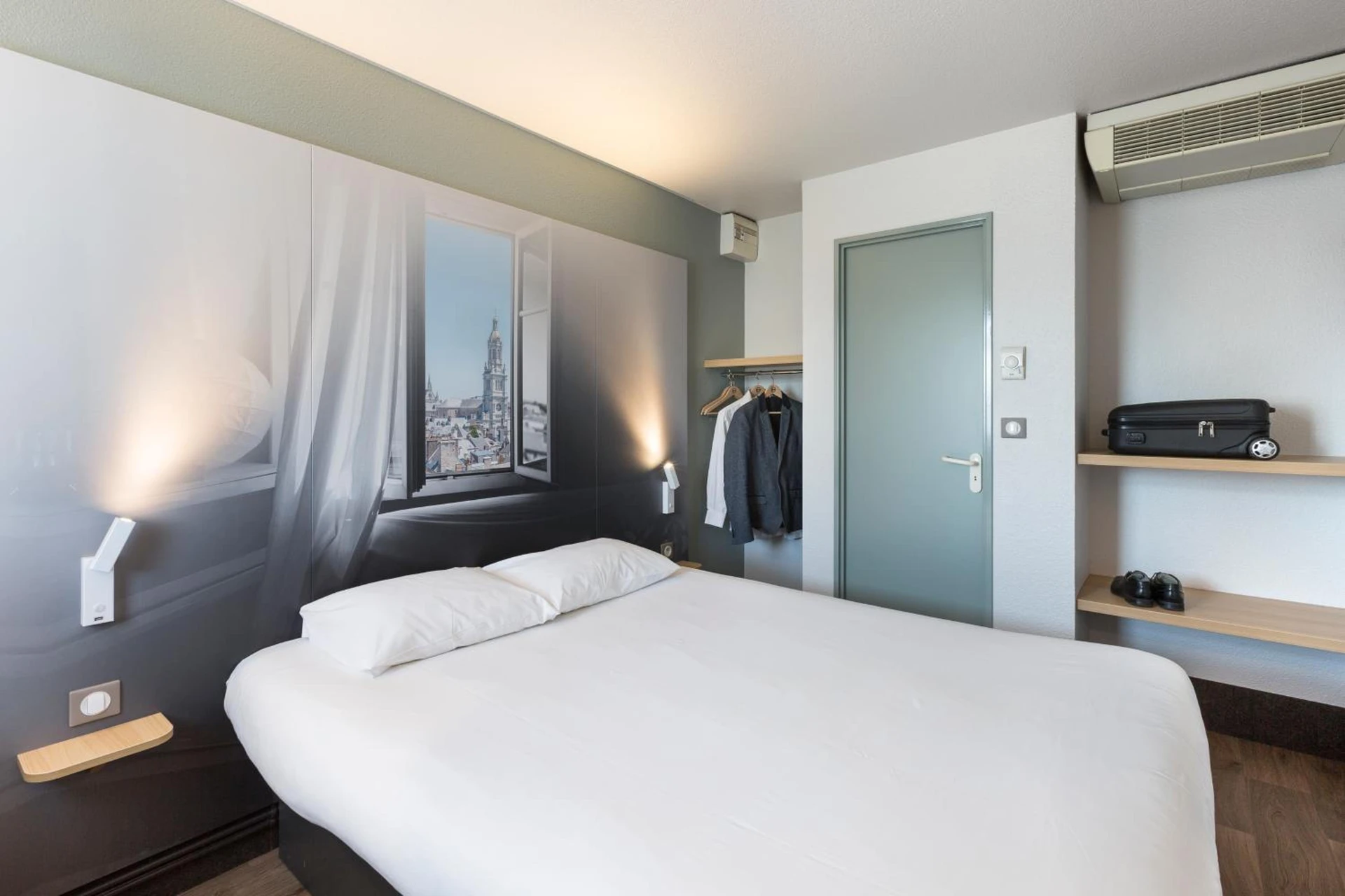 Chambre disponible pour un séminaire d'entreprise à B&B HOTEL AVRANCHES Baie du Mont St-Michel - Le Val-Saint-Père