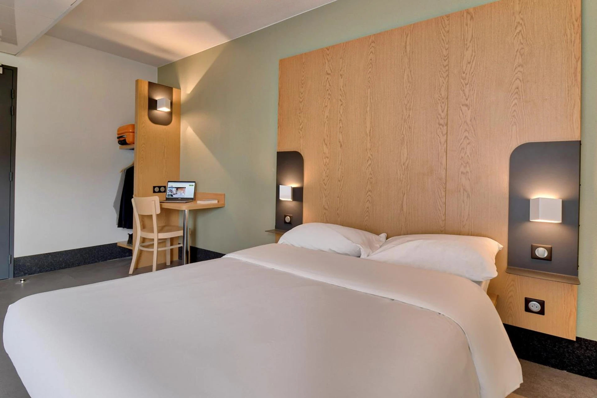 Chambre disponible pour un séminaire d'entreprise à B&B HOTEL Bayonne Tarnos - Issoire