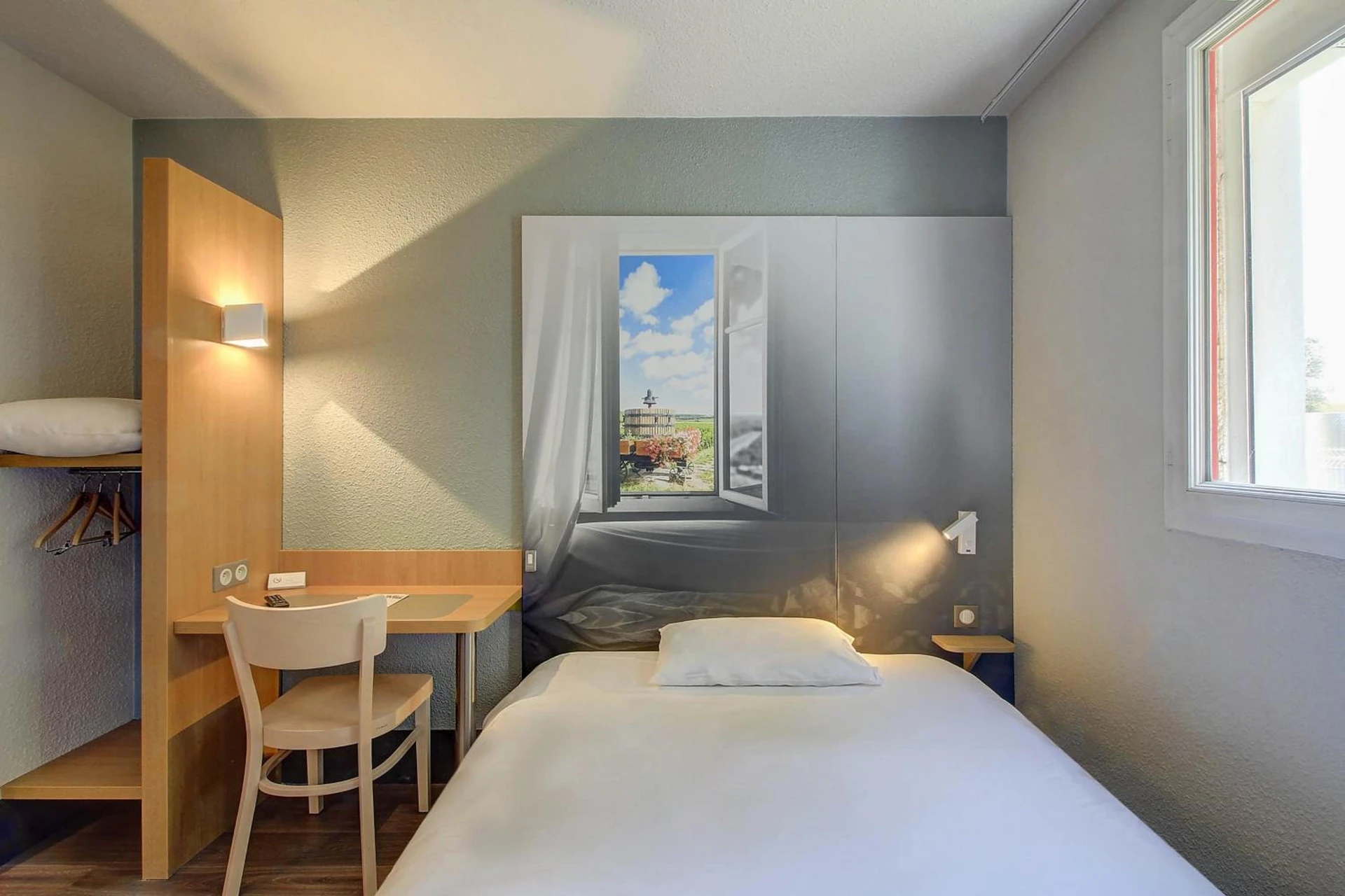Chambre disponible pour un séminaire d'entreprise à B&B HOTEL BEAUNE Nord - Colmar