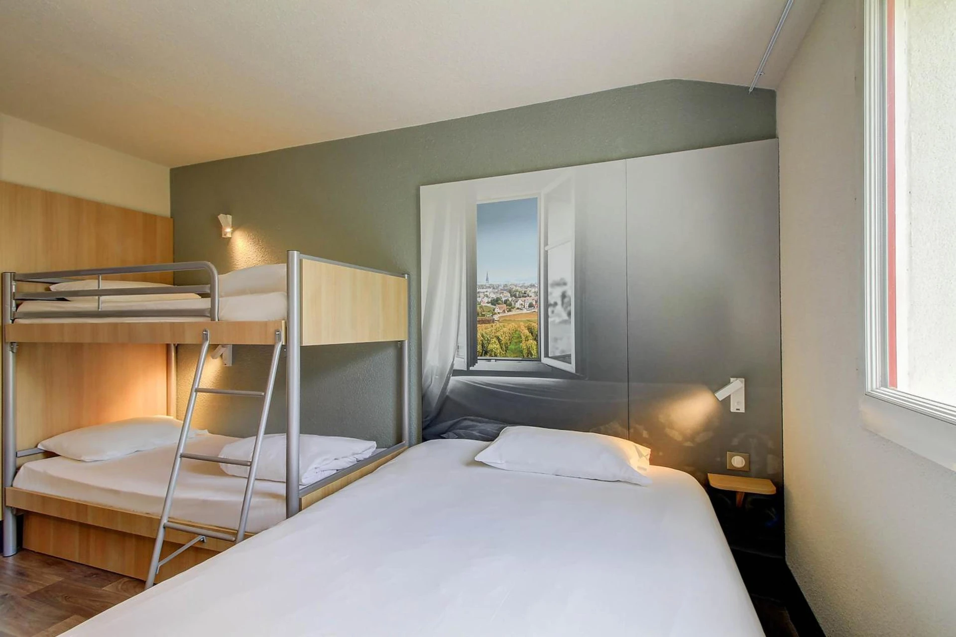 Magnifique chambre pour un séminaire d'entreprise à B&B HOTEL BEAUNE Nord - Colmar