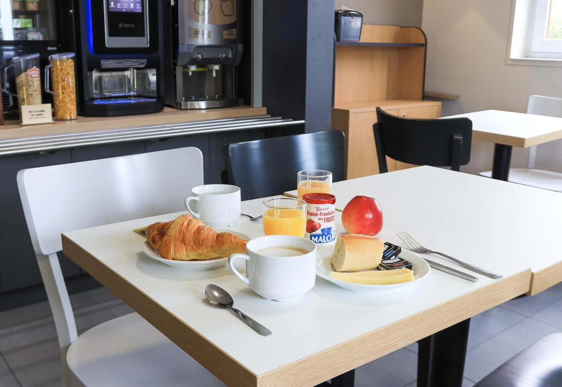 Chambre à B&B HOTEL Beaune Sud 2 - Organiser un séminaire d'entreprise à Clermont-Ferrand