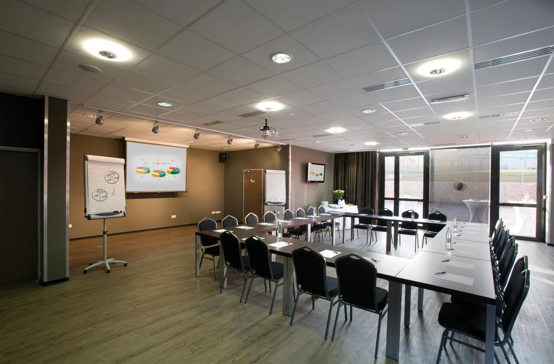 Ambiance de travail pour séminaire d'entreprise à B&B HOTEL Béthune Bruay-la-Buissière - Orgeval