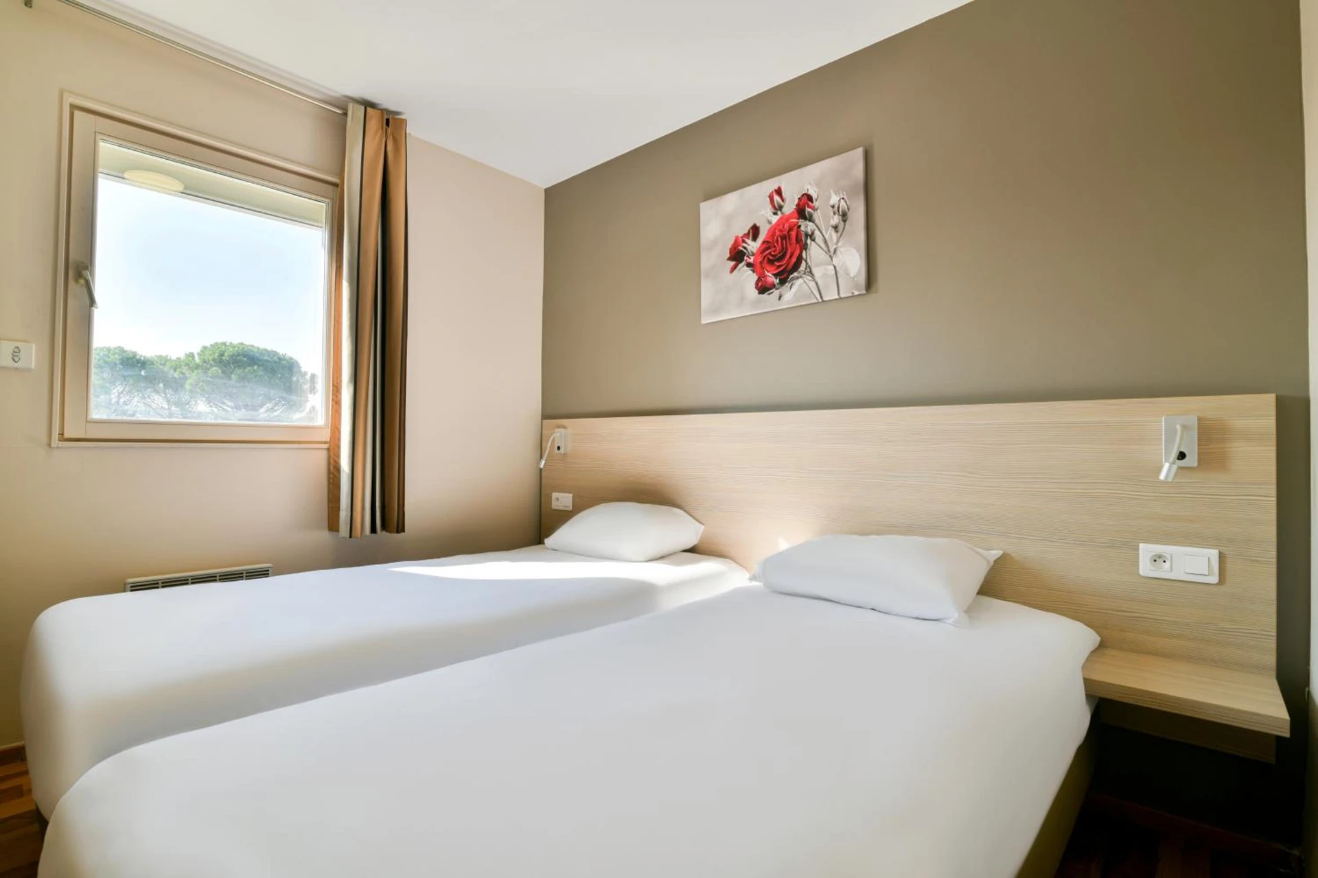 Chambre disponible pour un séminaire d'entreprise à B&B HOTEL Bollène - Magny-les-Hameaux