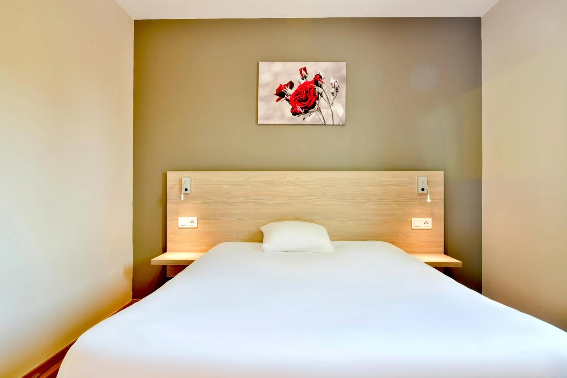 Chambre disponible pour un séminaire d'entreprise à B&B HOTEL Bollène - Magny-les-Hameaux