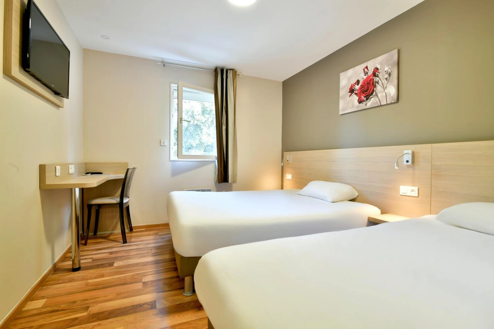 Magnifique chambre pour un séminaire d'entreprise à B&B HOTEL Bollène - Magny-les-Hameaux