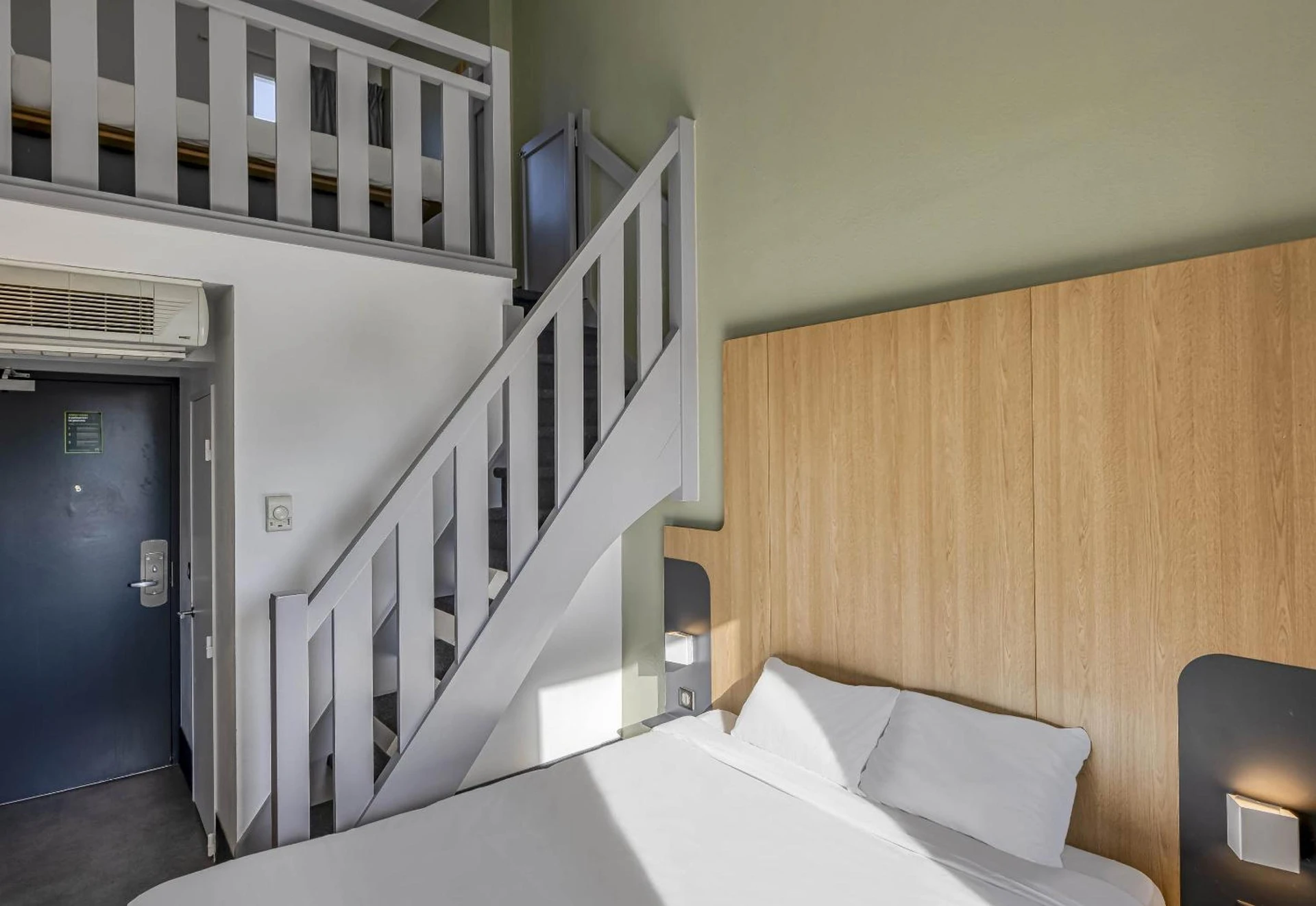 Chambre disponible pour un séminaire d'entreprise à B&B HOTEL Bordeaux Lac sur Bruges - Saint-Étienne