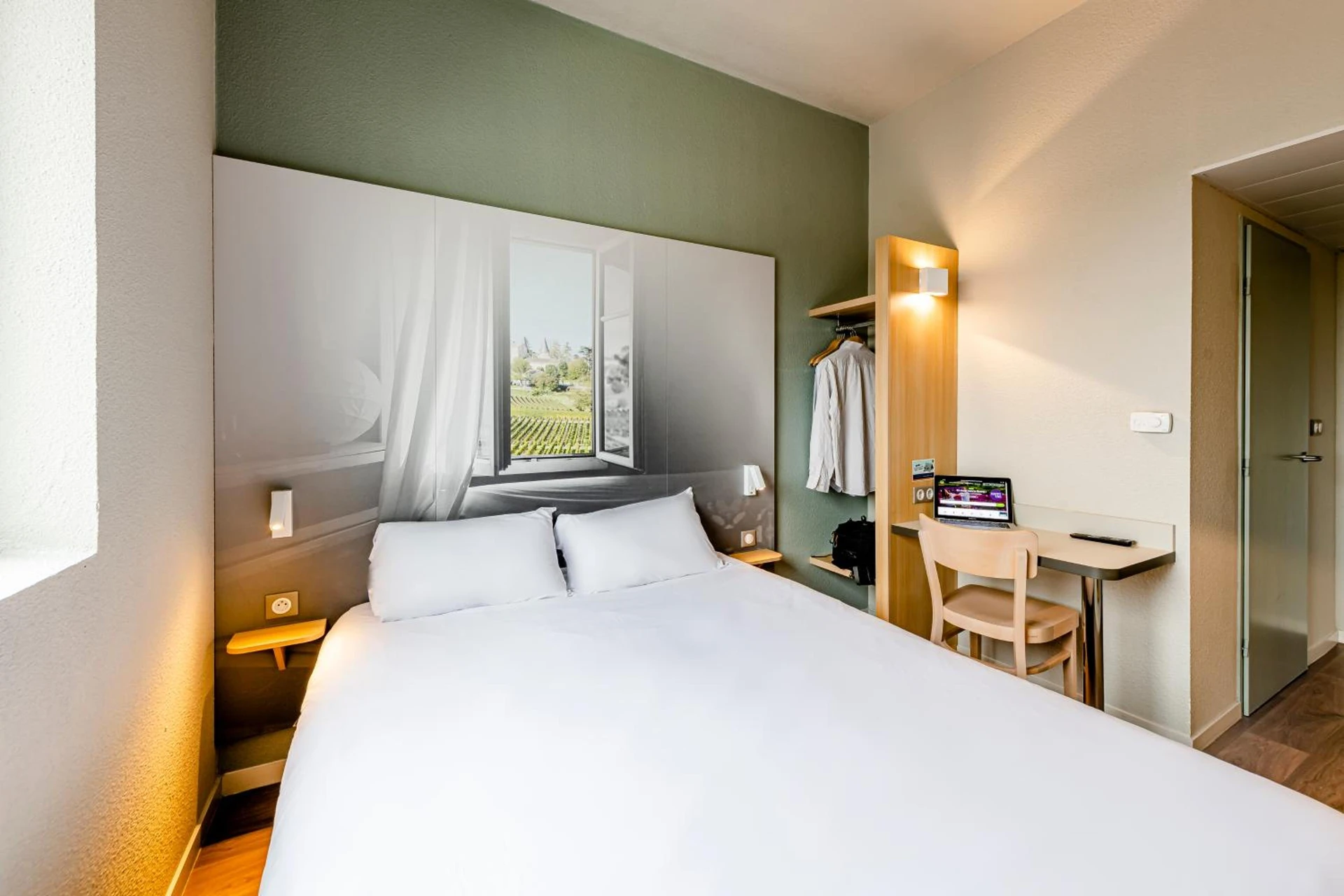 Ambiance de travail pour séminaire d'entreprise à B&B HOTEL Bordeaux Est 3 étoiles - Deauville