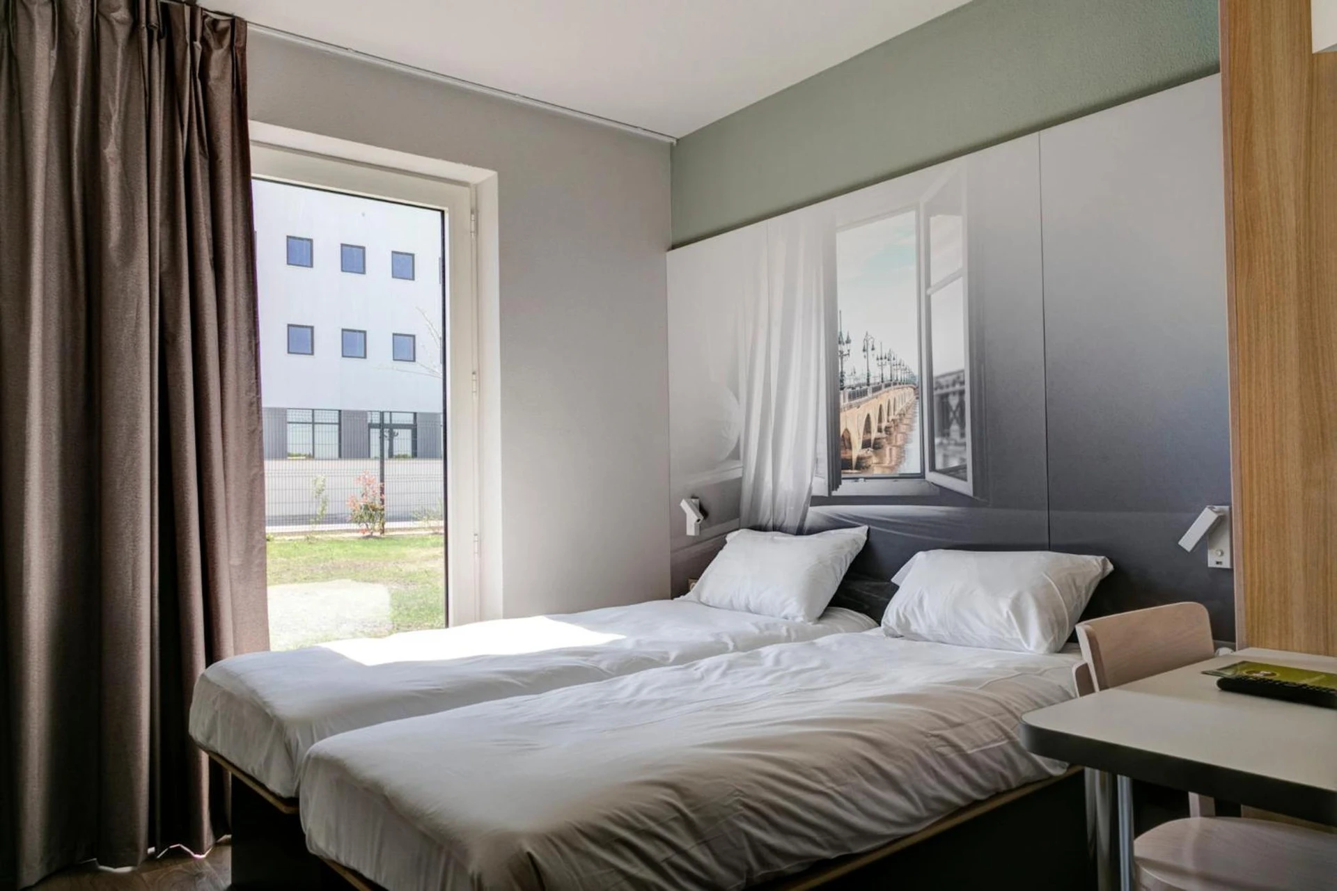 Chambre disponible pour un séminaire d'entreprise à B&B HOTEL Bordeaux Est 3 étoiles - Deauville