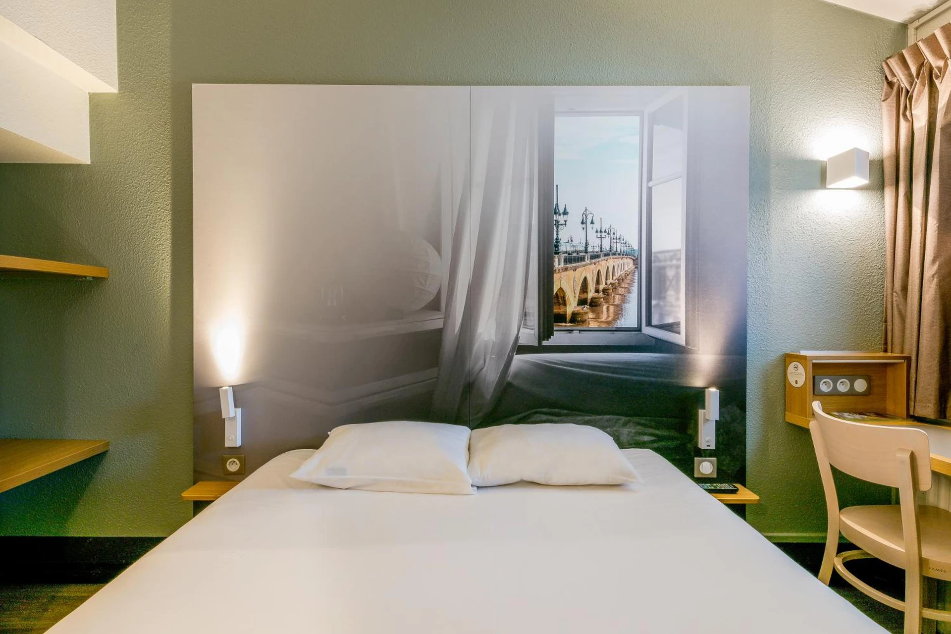 Chambre disponible pour un séminaire d'entreprise à B&B HOTEL Bordeaux Lormont - Dijon