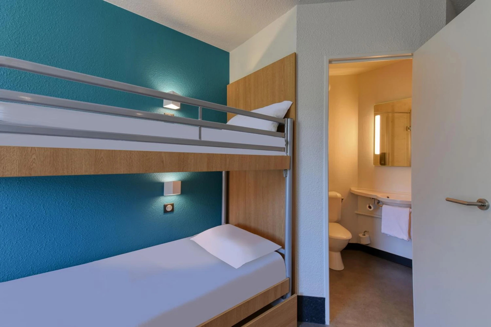 Magnifique chambre pour un séminaire d'entreprise à B&B HOTEL Brive-la-Gaillarde - Chasseneuil-du-Poitou