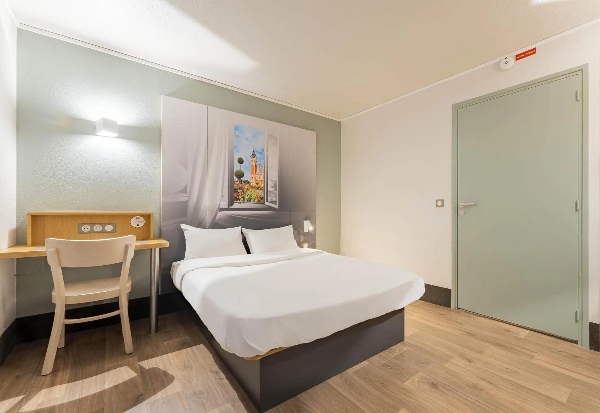 Chambre disponible pour un séminaire d'entreprise à B&B HOTEL CALAIS Coquelles Tunnel sous La Manche - Armbouts-Cappel