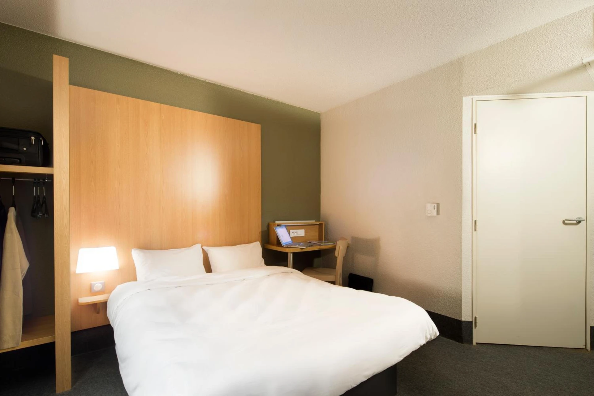 Magnifique chambre pour un séminaire d'entreprise à B&B HOTEL Castres Centre Gambetta - Castres