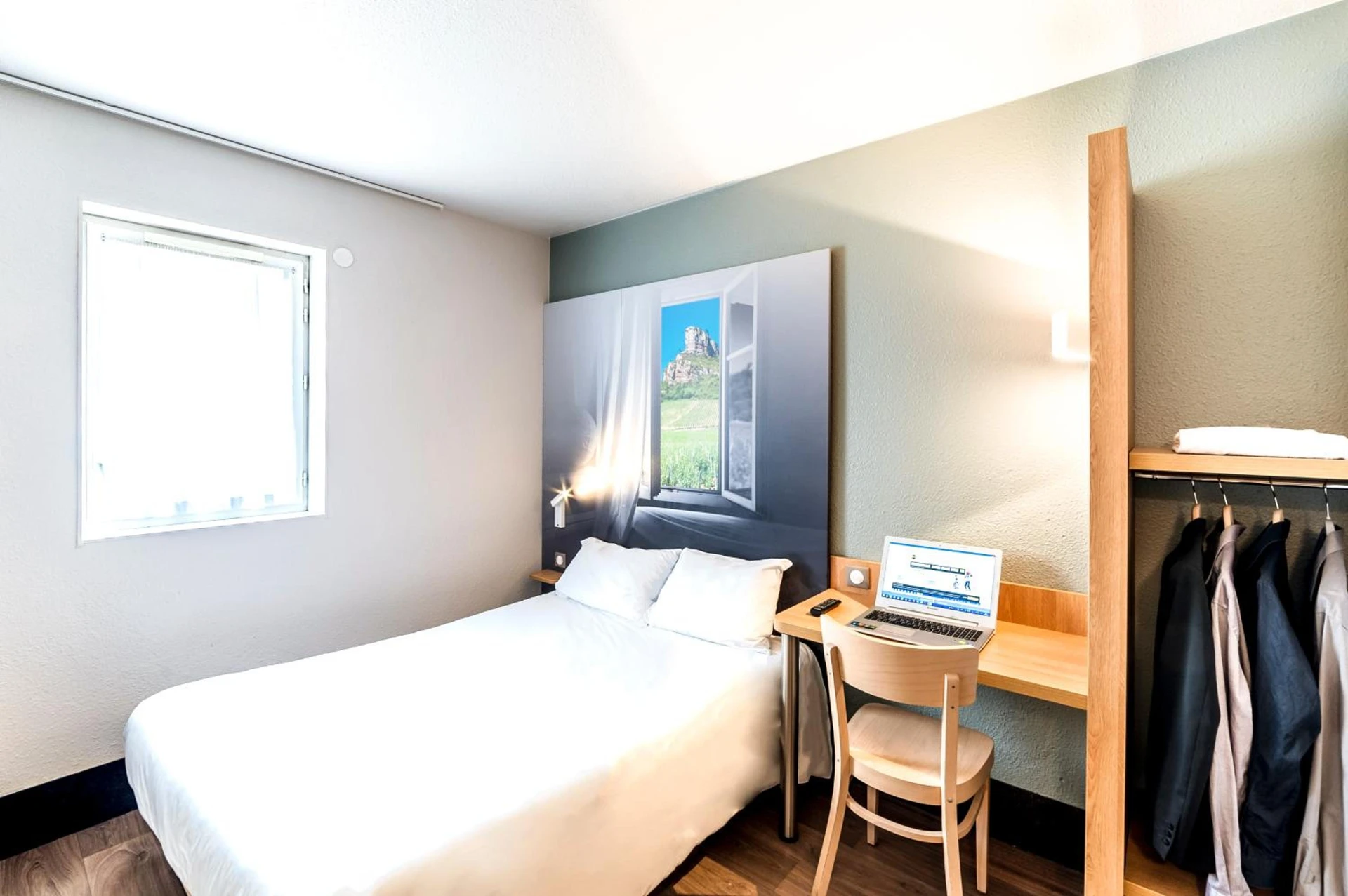 Organiser un séminaire d'entreprise : B&B HOTEL Chalon-Sur-Saone Sud à suresnes