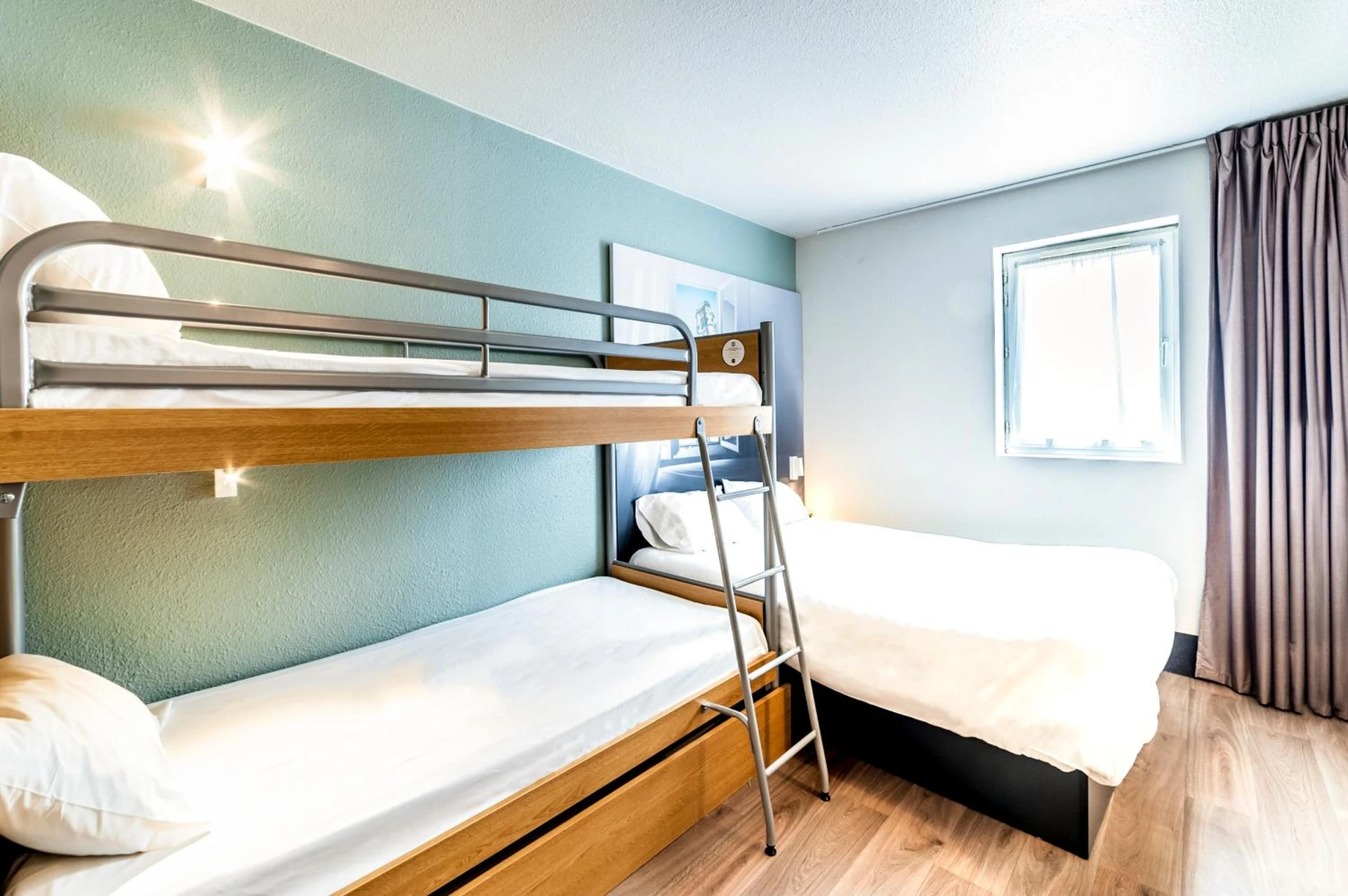 Chambre disponible pour un séminaire d'entreprise à B&B HOTEL Chalon-Sur-Saone Sud - Suresnes