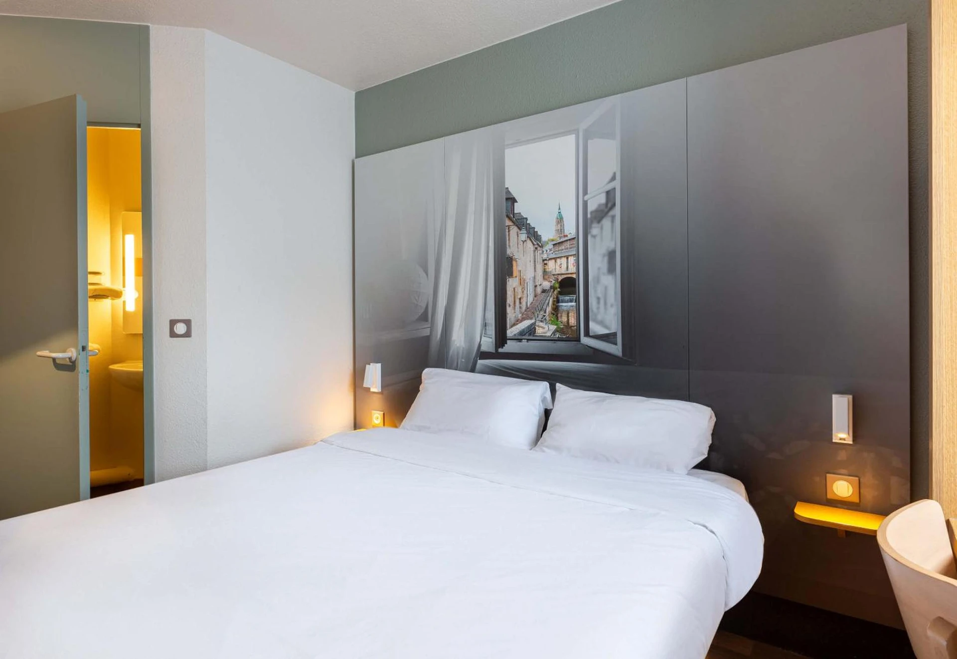 Chambre disponible pour un séminaire d'entreprise à B&B HOTEL CHARTRES Le Coudray - Fougères