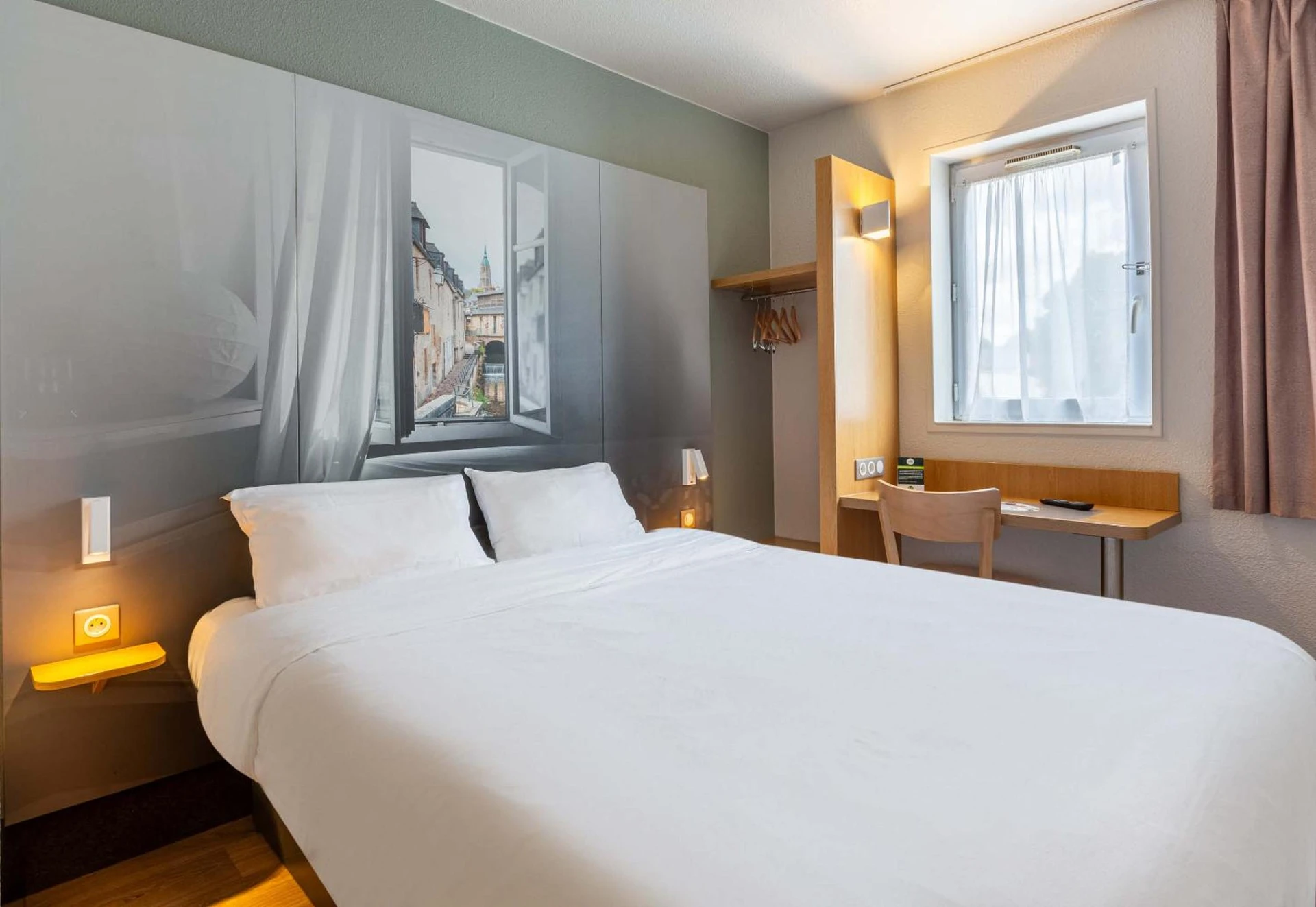 Magnifique chambre pour un séminaire d'entreprise à B&B HOTEL CHARTRES Le Coudray - Fougères