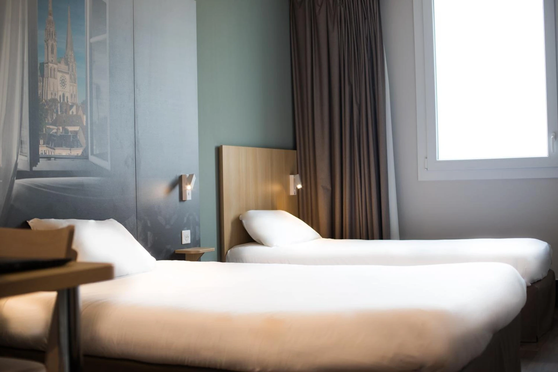 Chambre disponible pour un séminaire d'entreprise à B&B HOTEL CHARTRES Oceane - Gennevilliers
