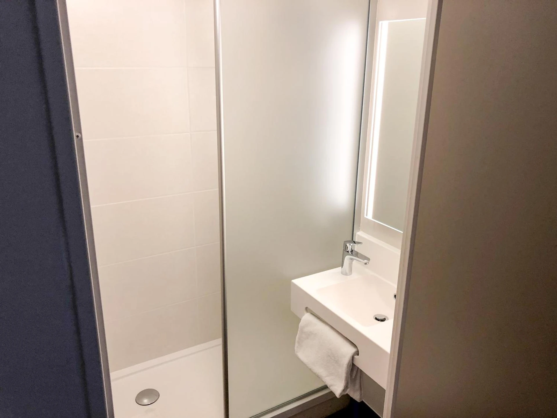 Chambre disponible pour un séminaire d'entreprise à B&B HOTEL CHARTRES Oceane - Gennevilliers
