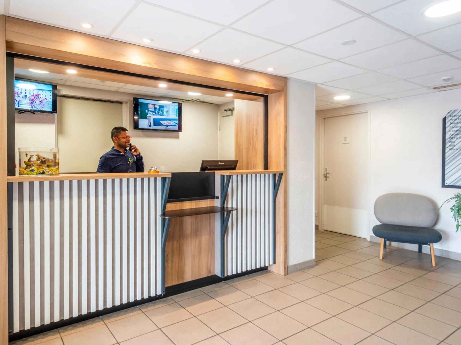 Ambiance de travail pour séminaire d'entreprise à B&B HOTEL Cholet Nord - Rueil-Malmaison