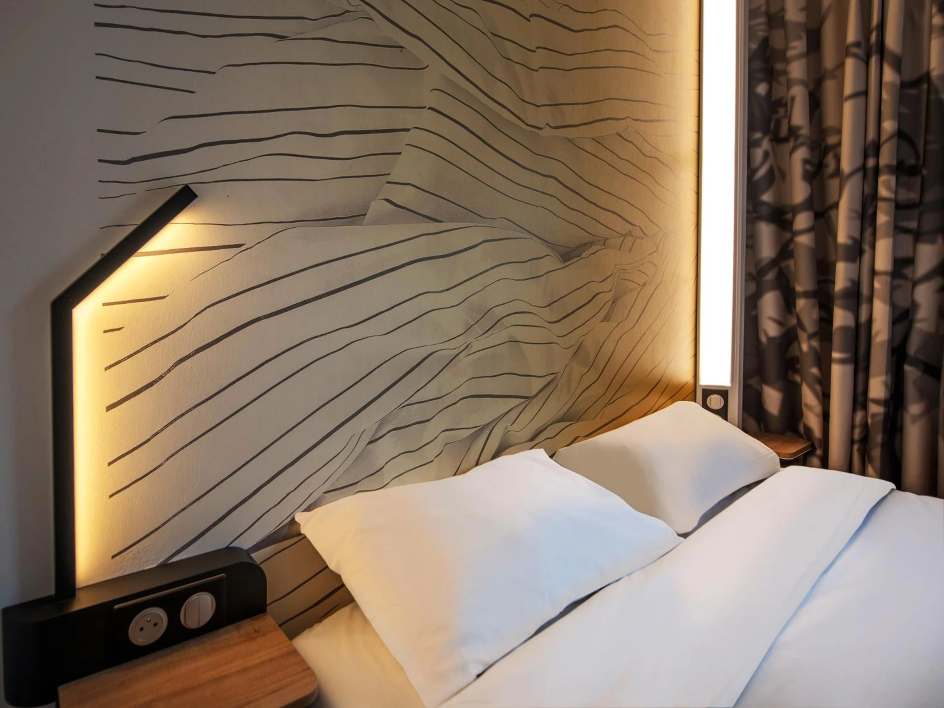 Chambre disponible pour un séminaire d'entreprise à B&B HOTEL Cholet Nord - Rueil-Malmaison