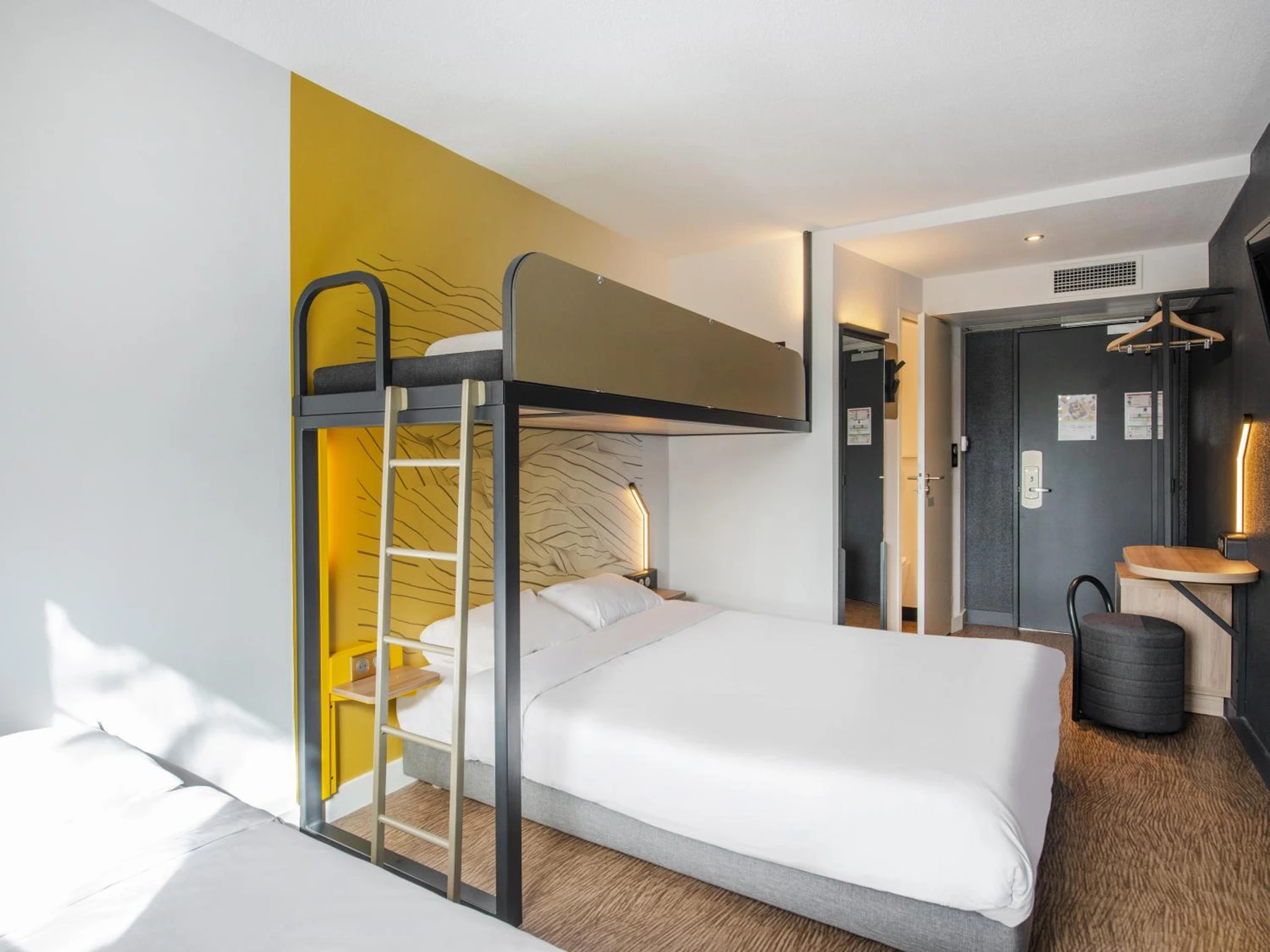 Chambre disponible pour un séminaire d'entreprise à B&B HOTEL Cholet Nord - Rueil-Malmaison
